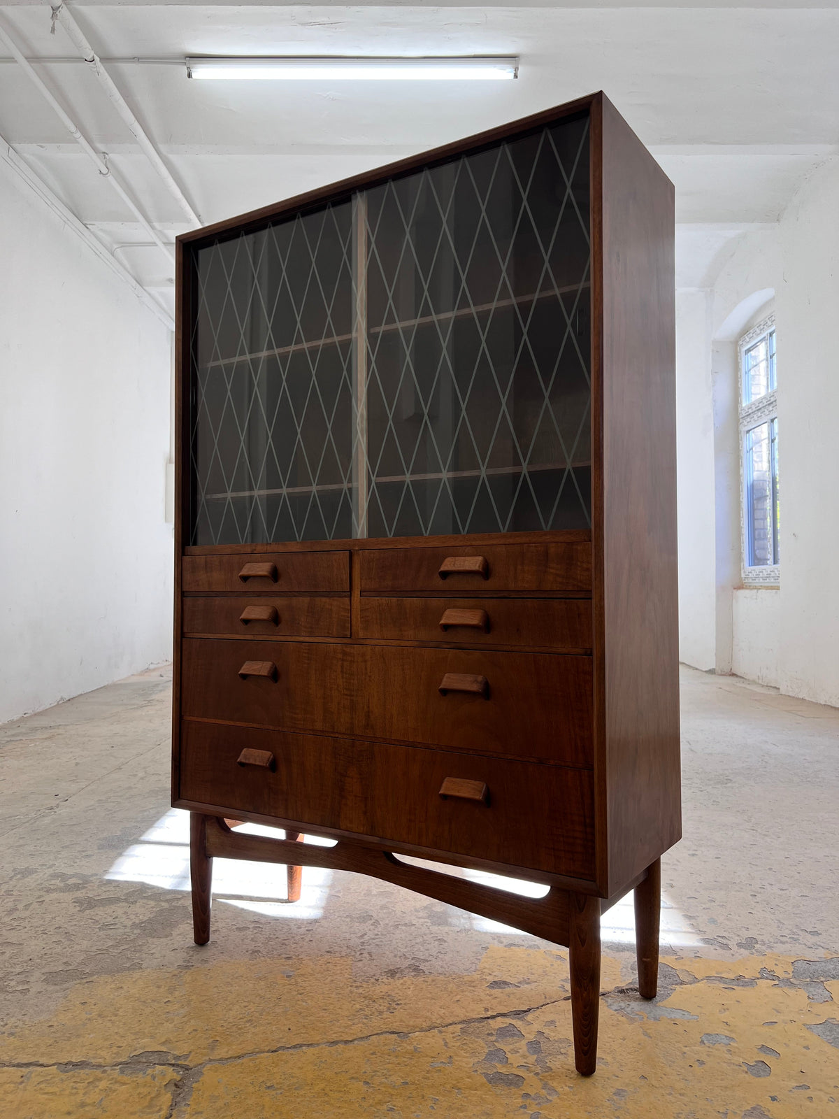 Vintage Vitrinenschrank aus Teak aus Dänemark, refurbished, Nussbaum, Braun, Glas