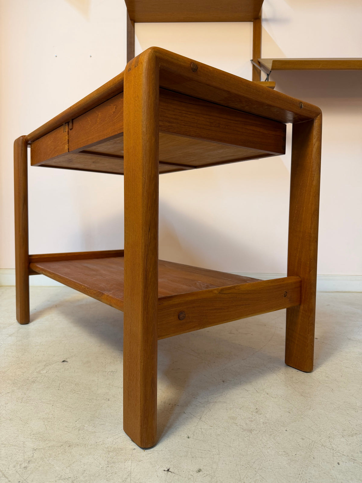 Beistelltisch Teak mit Schubladen und Ablage aus Dänemark
