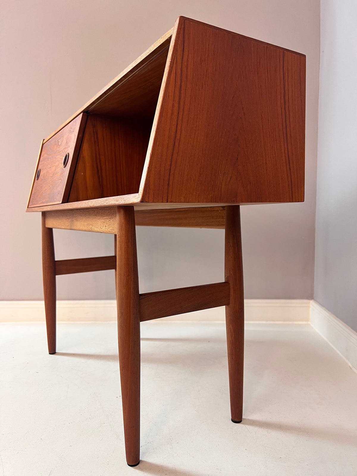 Commode vintage no. 31 Teck par Aksel Kjersgaard