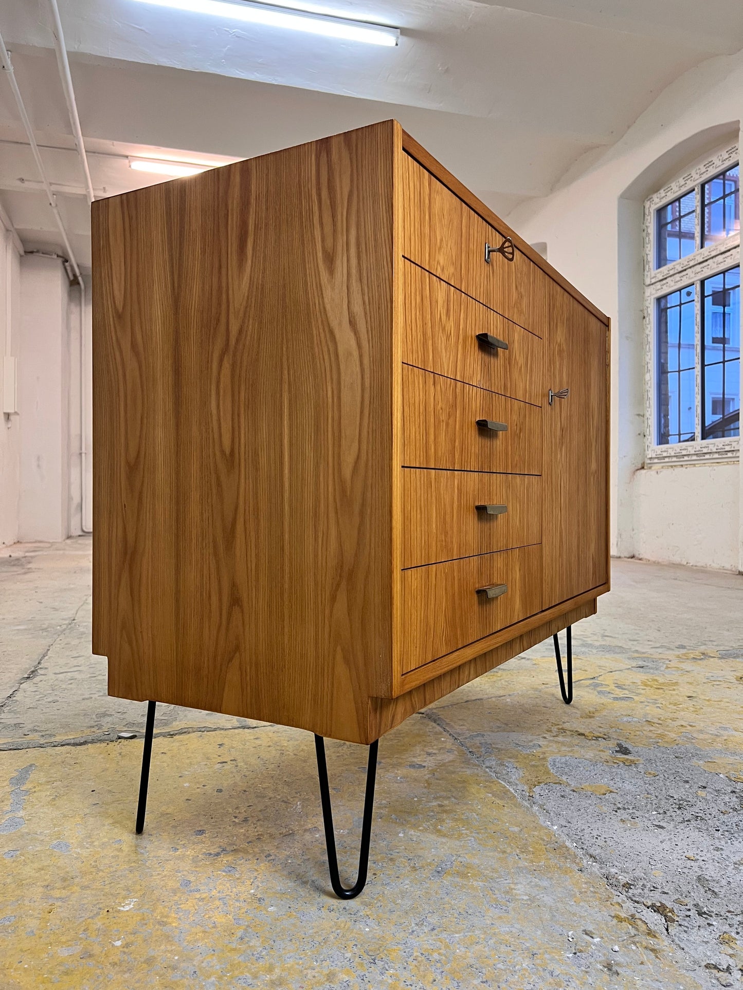 Vintage Kommode Typ 605 von Herbert Eilenberg für Hellerau mit Schubladen auf Hairpinlegs