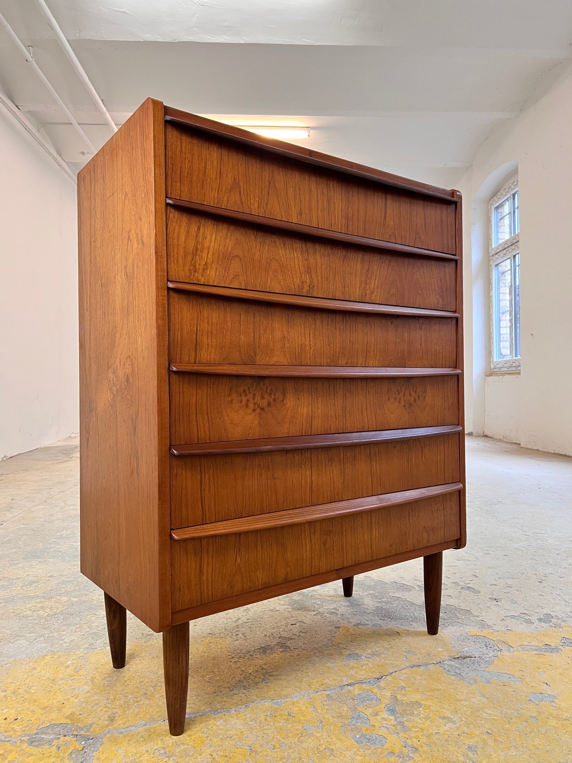 Vintage Kommode Teak mit geraden Griffen von Dänemark