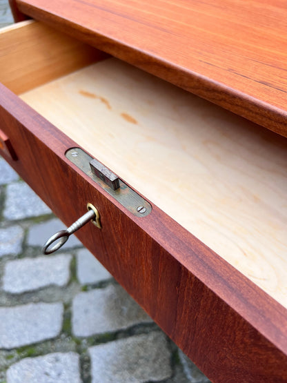 Vintage Kommode Teak mit Schloss aus Dänemark