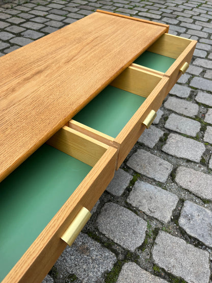 Lowboard Eiche mit Messinggriffen