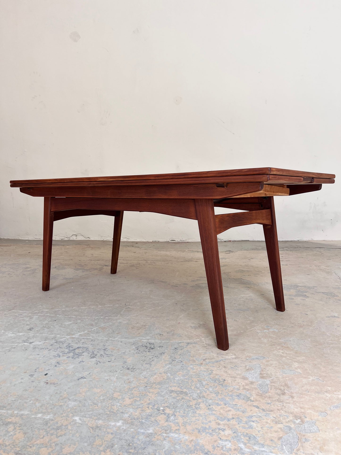 Vintage höhenverstellbarer Couchtisch Teak mit Auszügen aus Dänemark