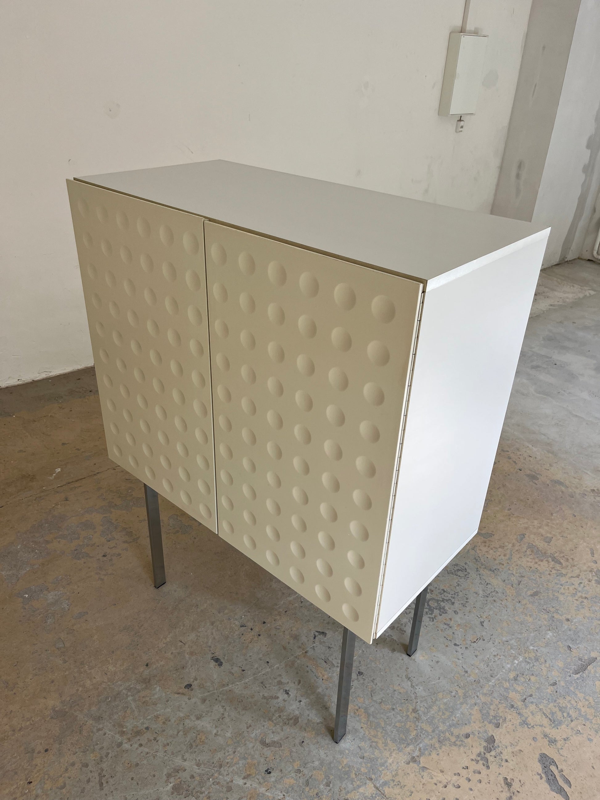 Vintage Highboard mit Minibar und kreisförmigem Reliefmuster aus Belgien