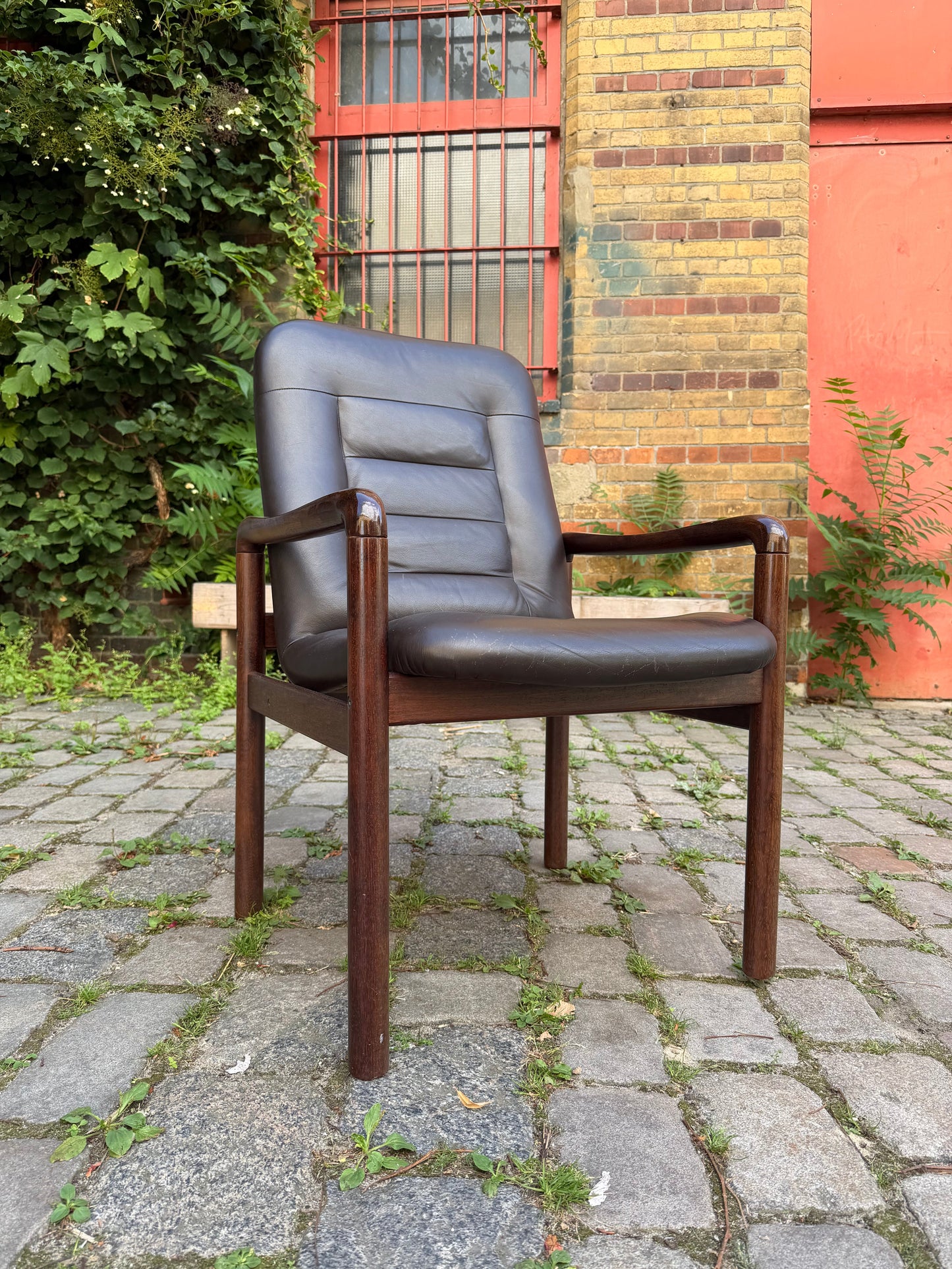 Vintage Sessel Echtleder dunkelbraun von Dyrlund