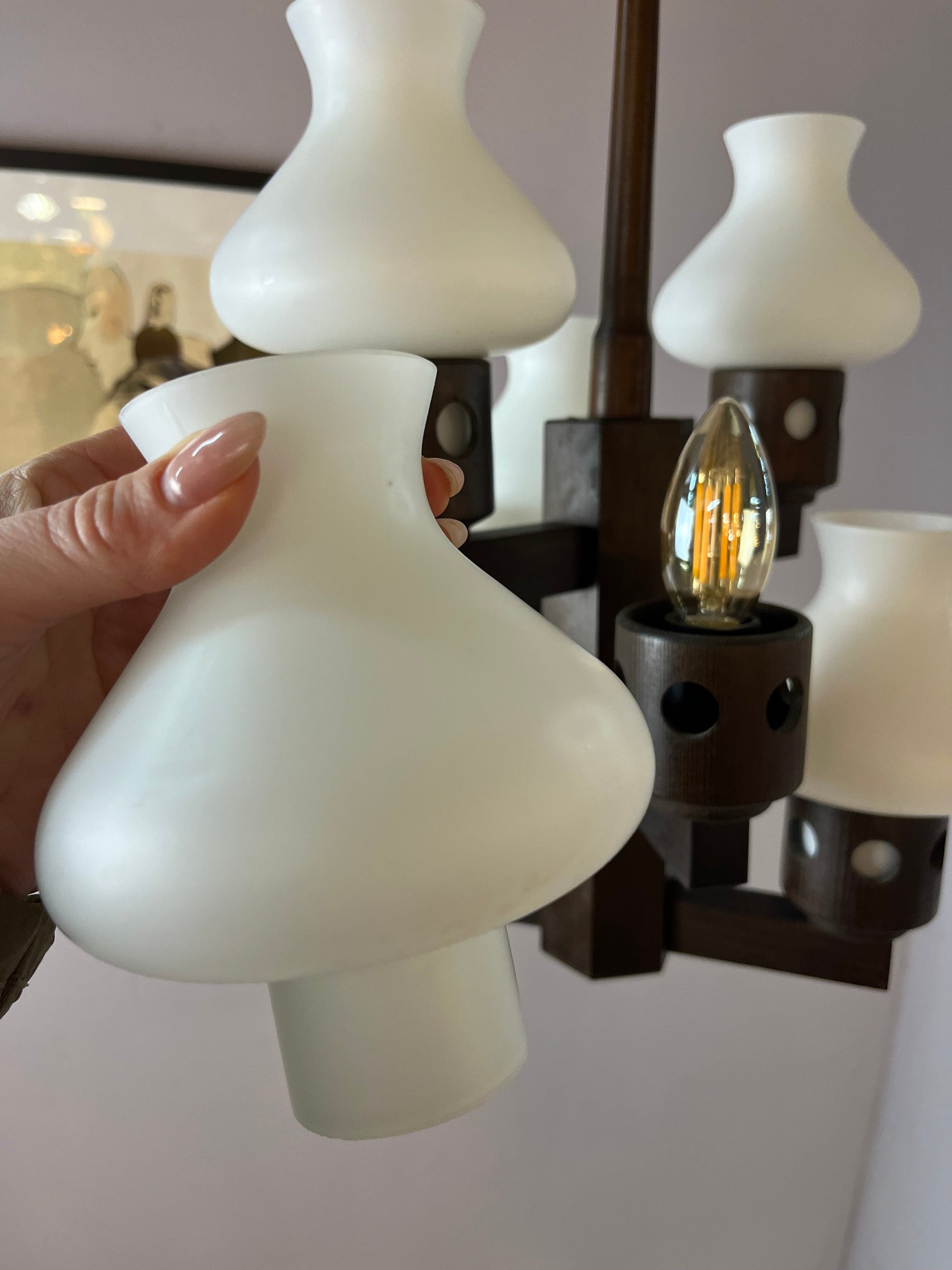 Vintage Kronleuchter dunkelbraun weiß Opalglas von Vitrika