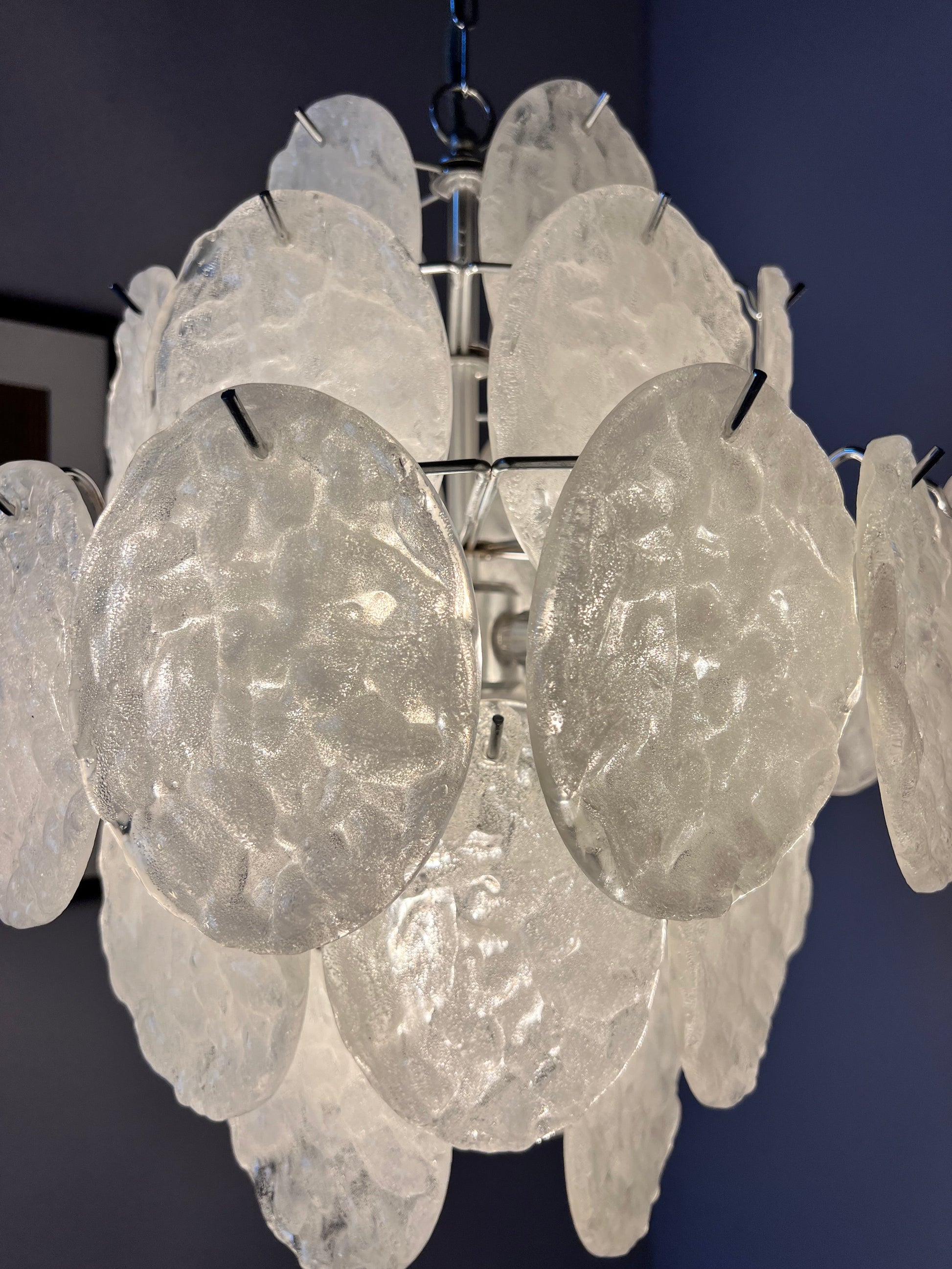 Vintage Kronleuchter weiß silber mit Acrylglasplatten von Gino Vistosi inspiriert