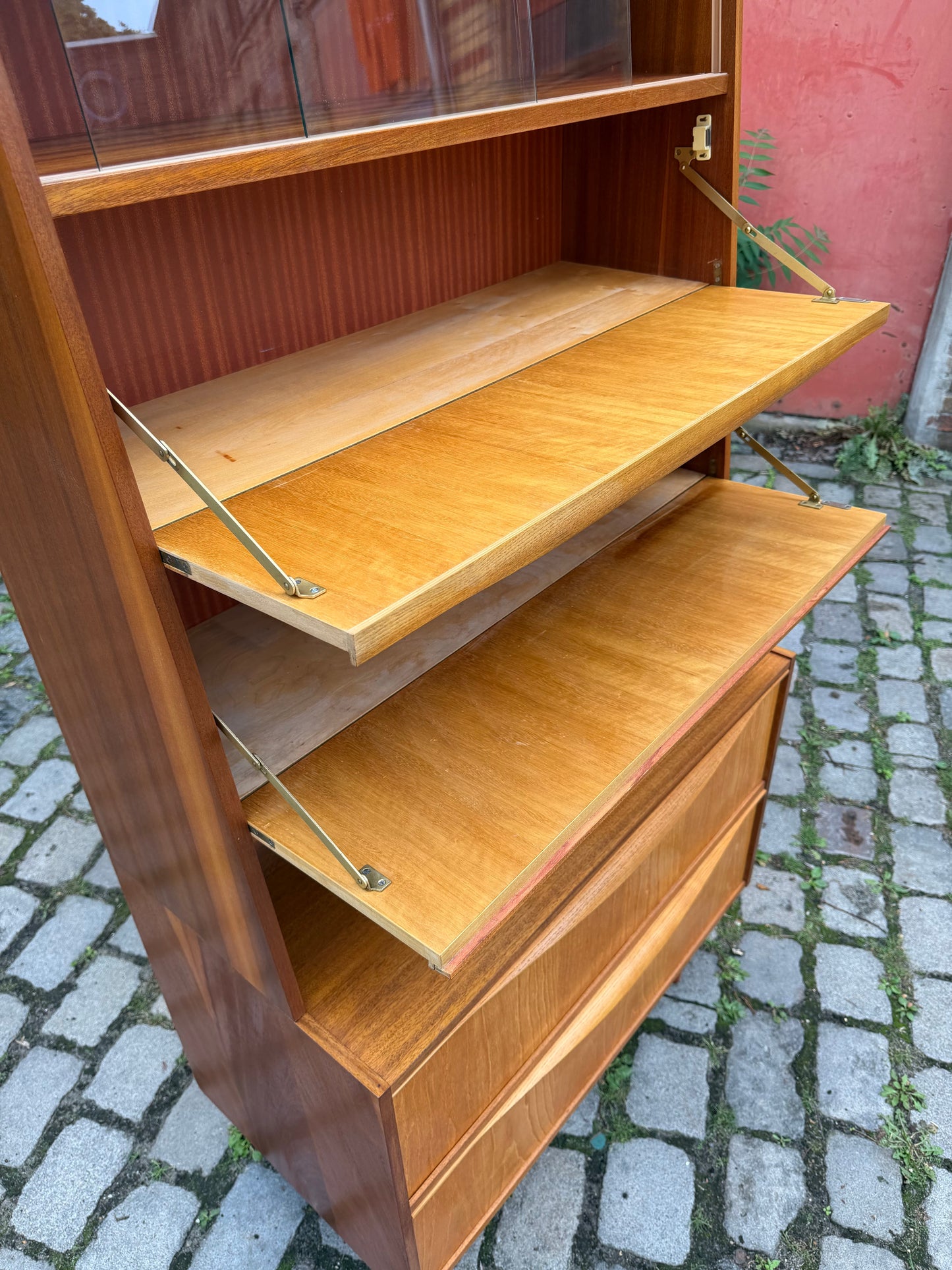 Vintage Vitrinenschrank mit Klappfächern von VEB Möbelindustrie Halle