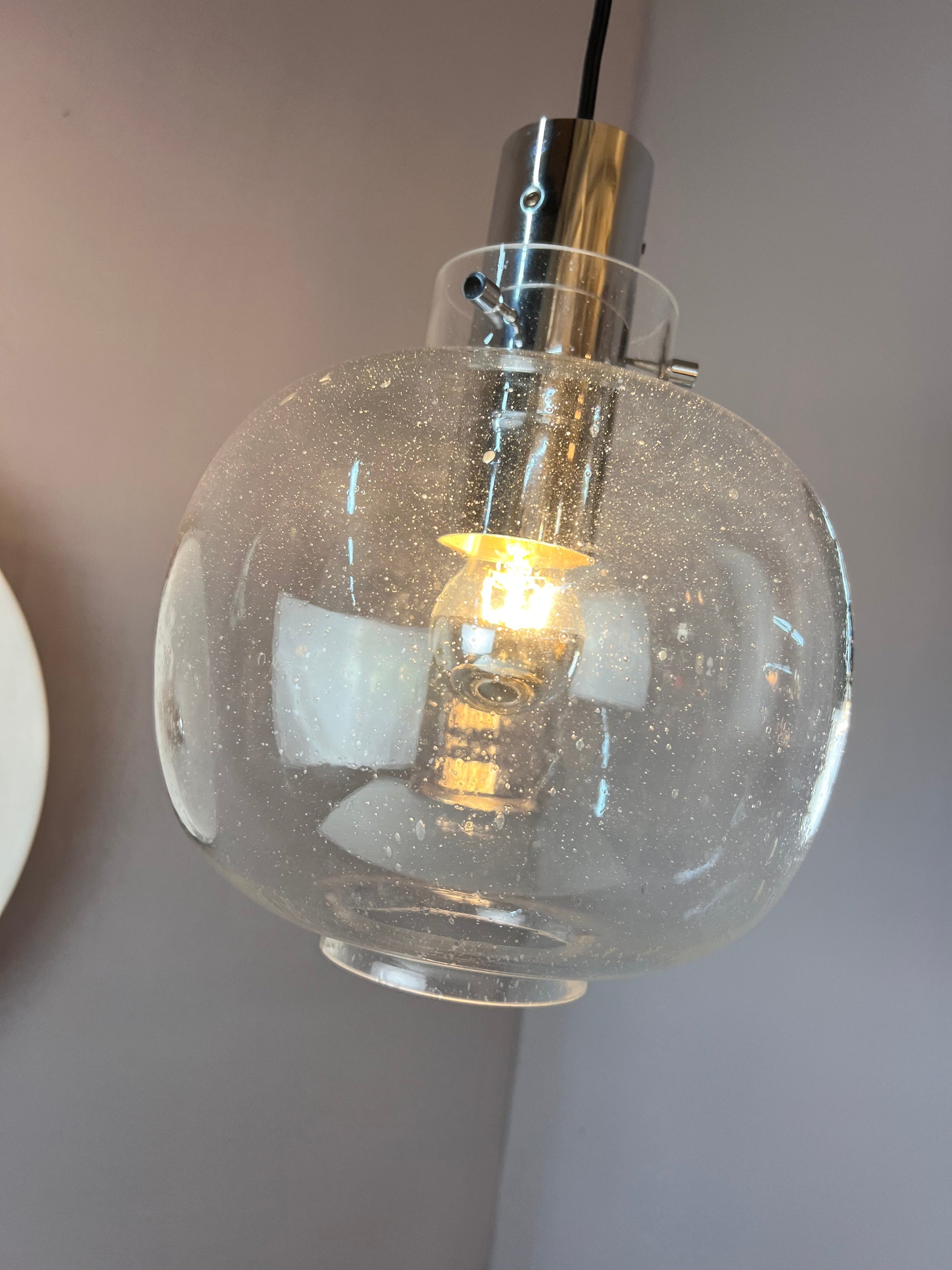 Vintage Hängelampe Glas Chrom von Glashütte Limburg