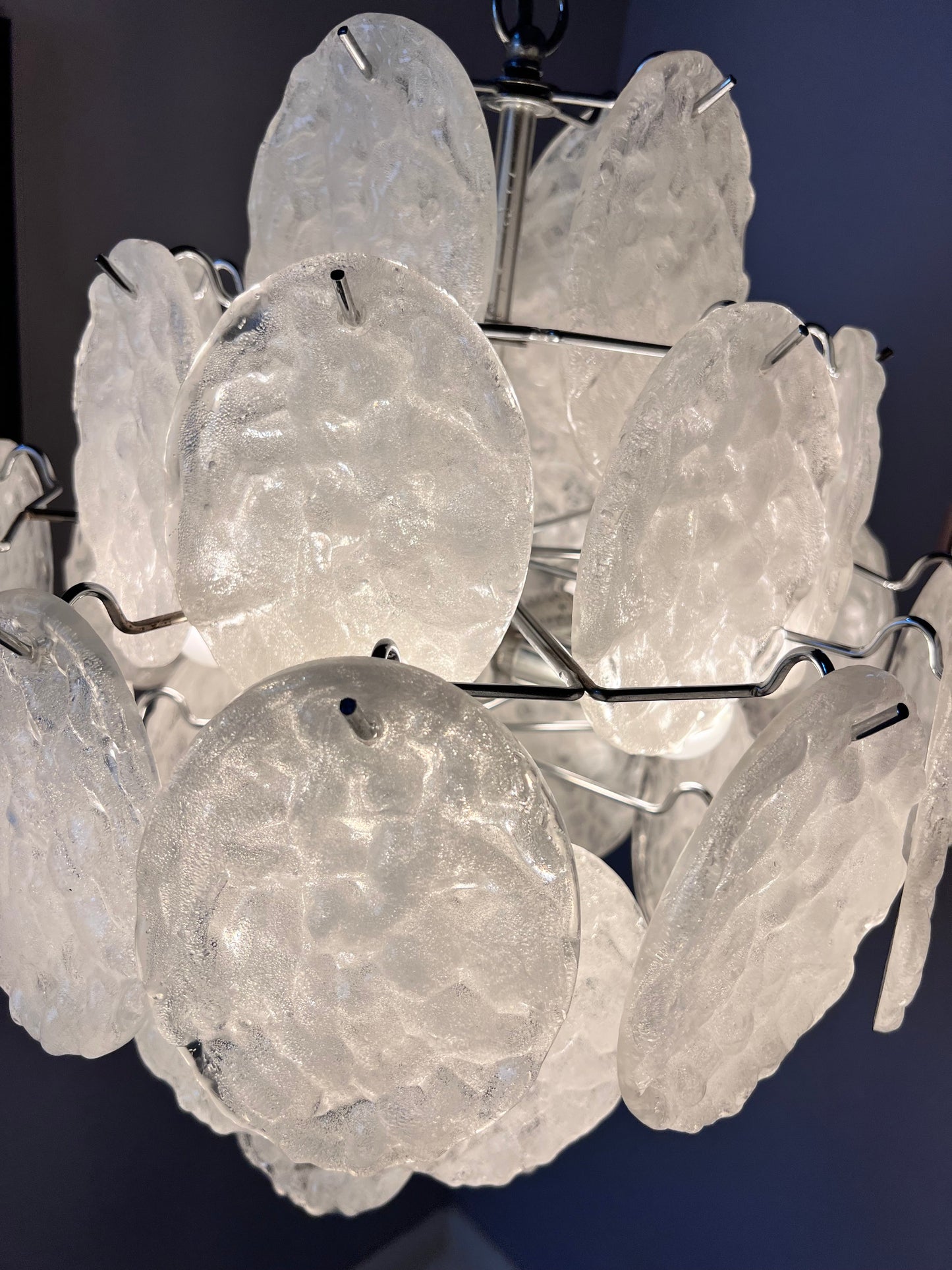 Vintage Kronleuchter weiß silber mit Acrylglasplatten von Gino Vistosi inspiriert
