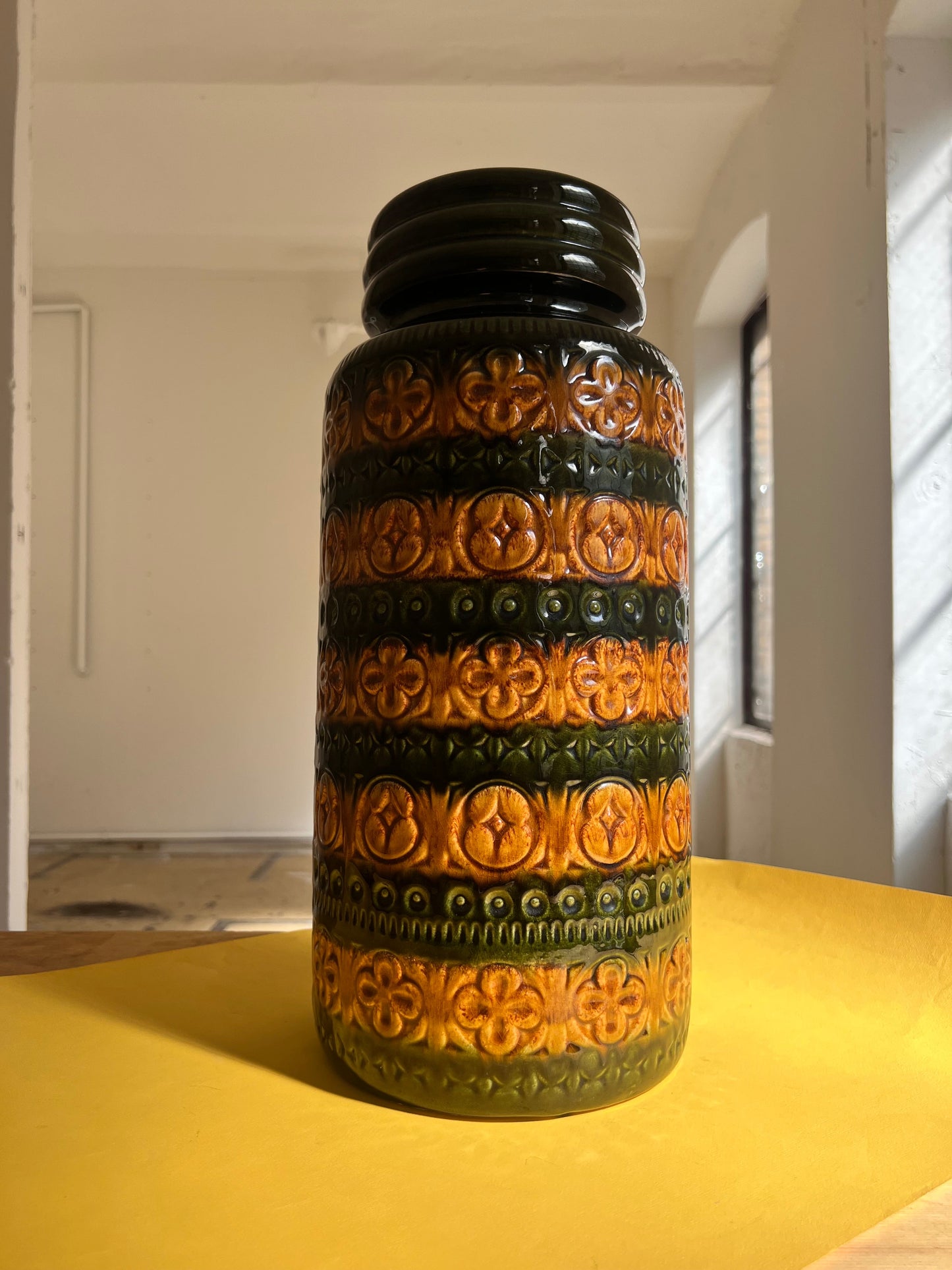 Vintage floor vase 289-47 green yellow by Scheurich West Germany