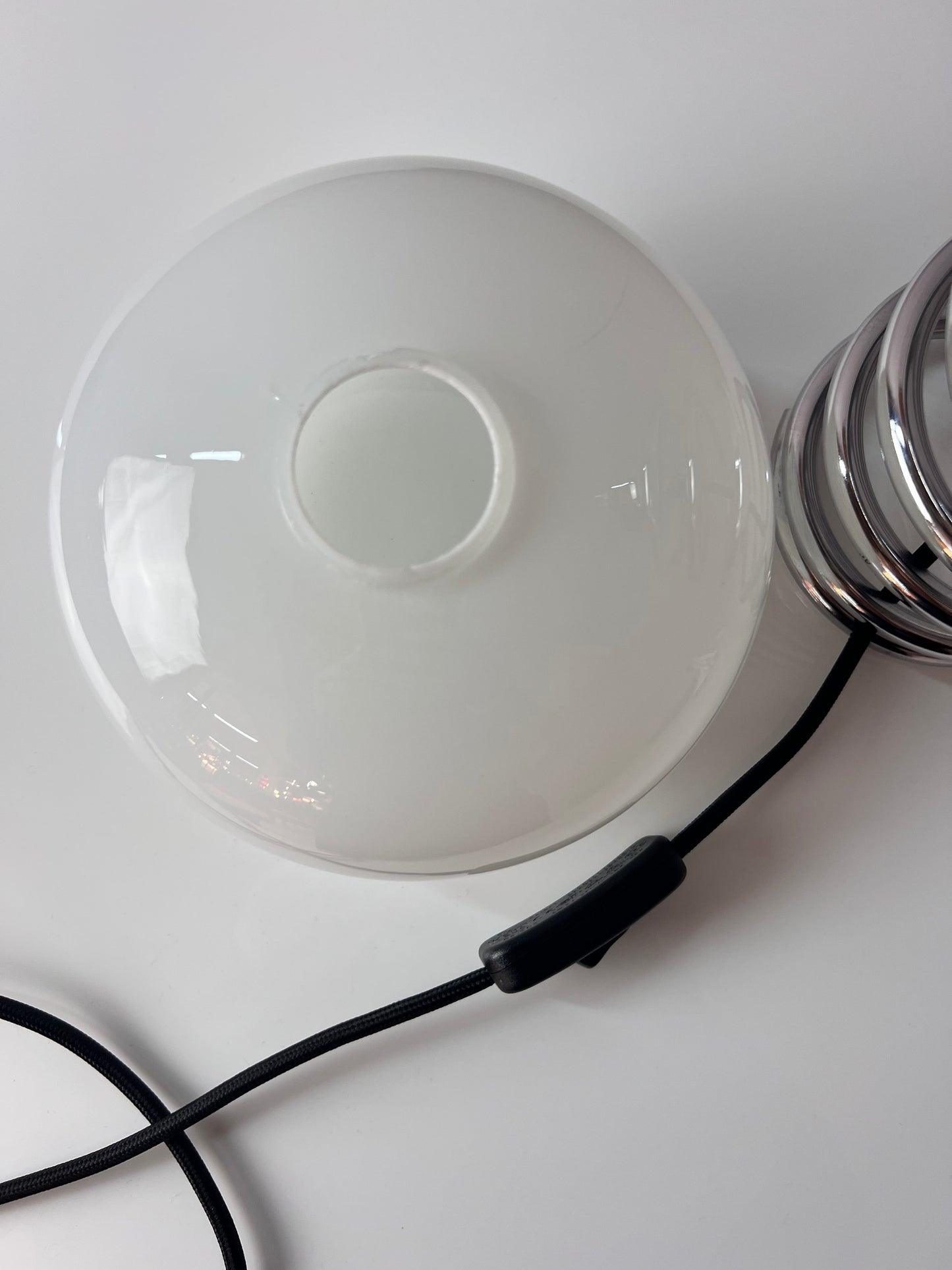 Spiral-Tischlampe Glas und Chrom von Ingo Maurer für HONSEL