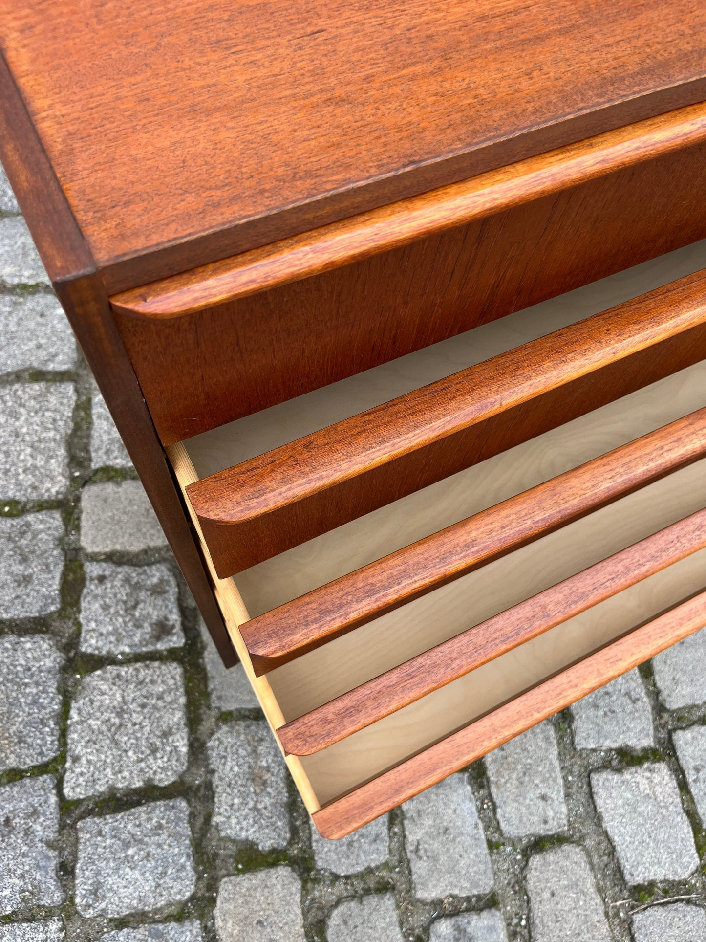 Vintage Kommode Teak mit Schloss aus Dänemark