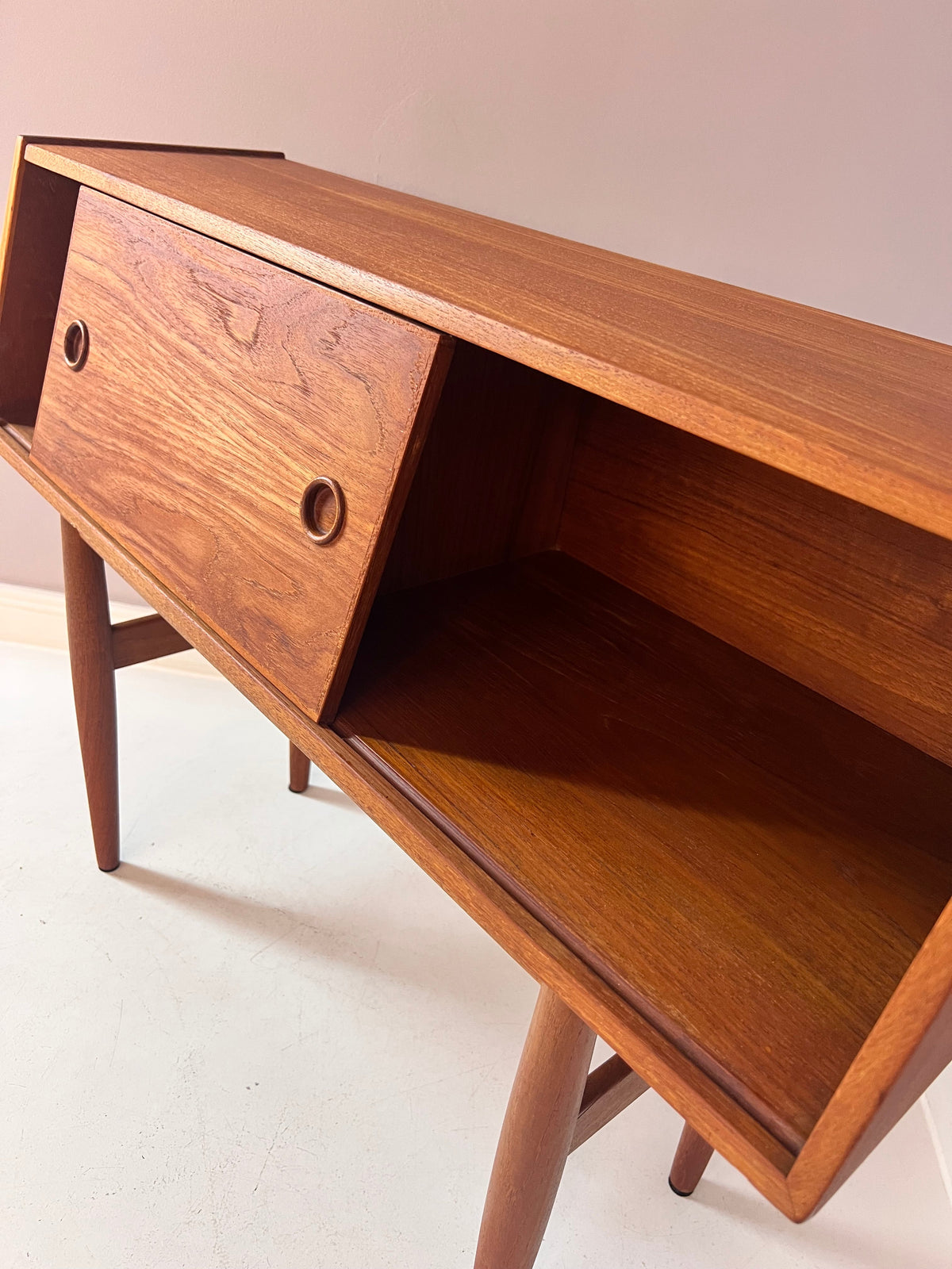 Commode vintage no. 31 Teck par Aksel Kjersgaard