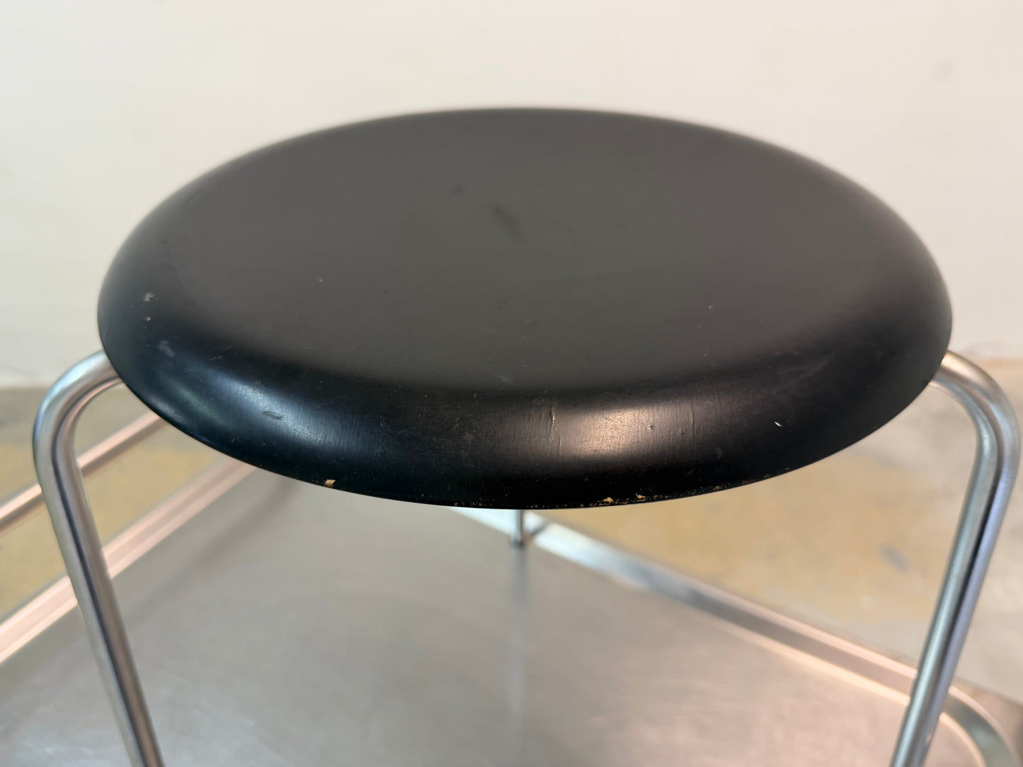 Vintage Hocker "Dot" schwarz Chrom von Arne Jacobsen für Fritz Hansen