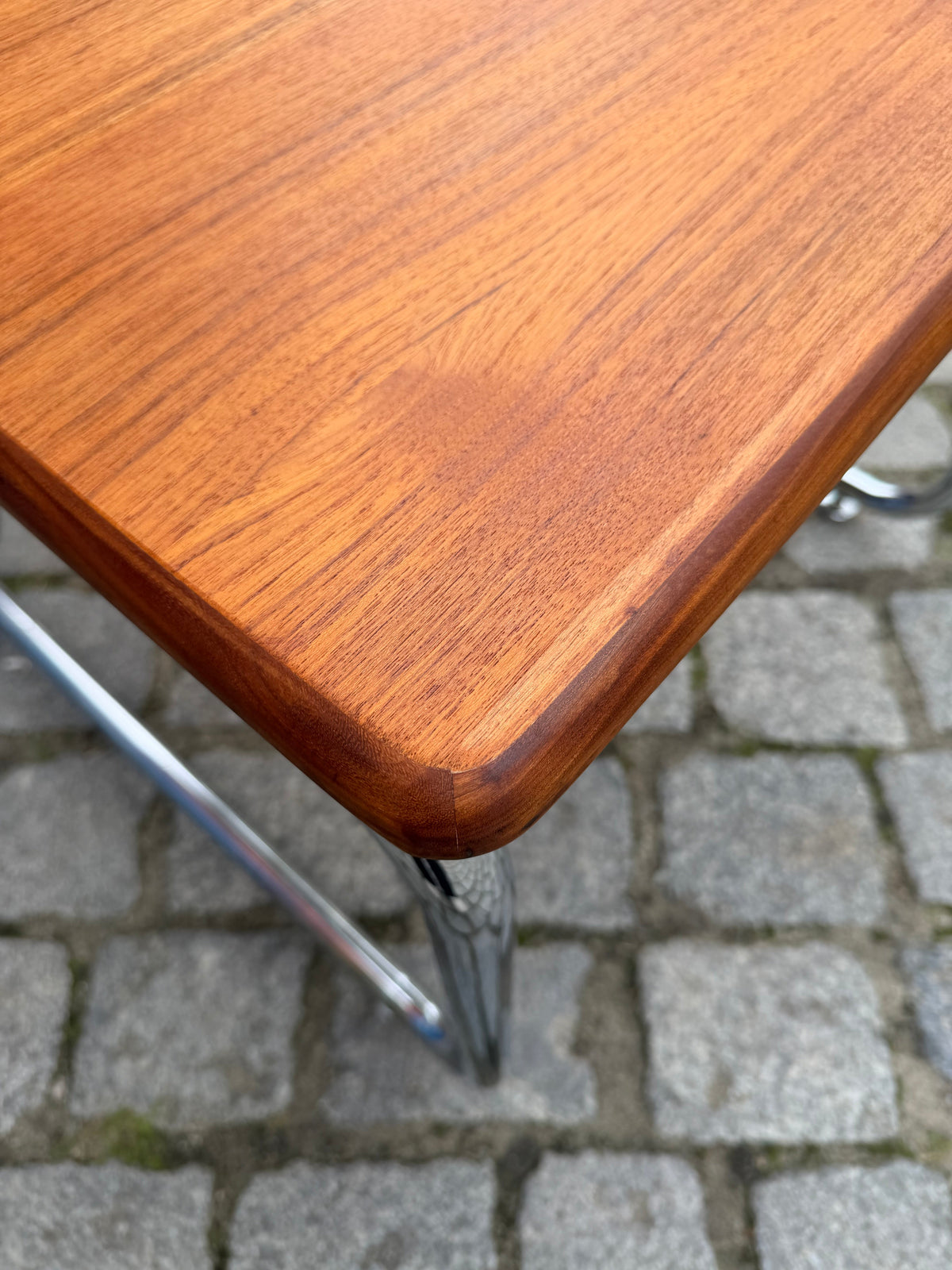 Vintage Esstisch Teak und Chrom im Space Age Design