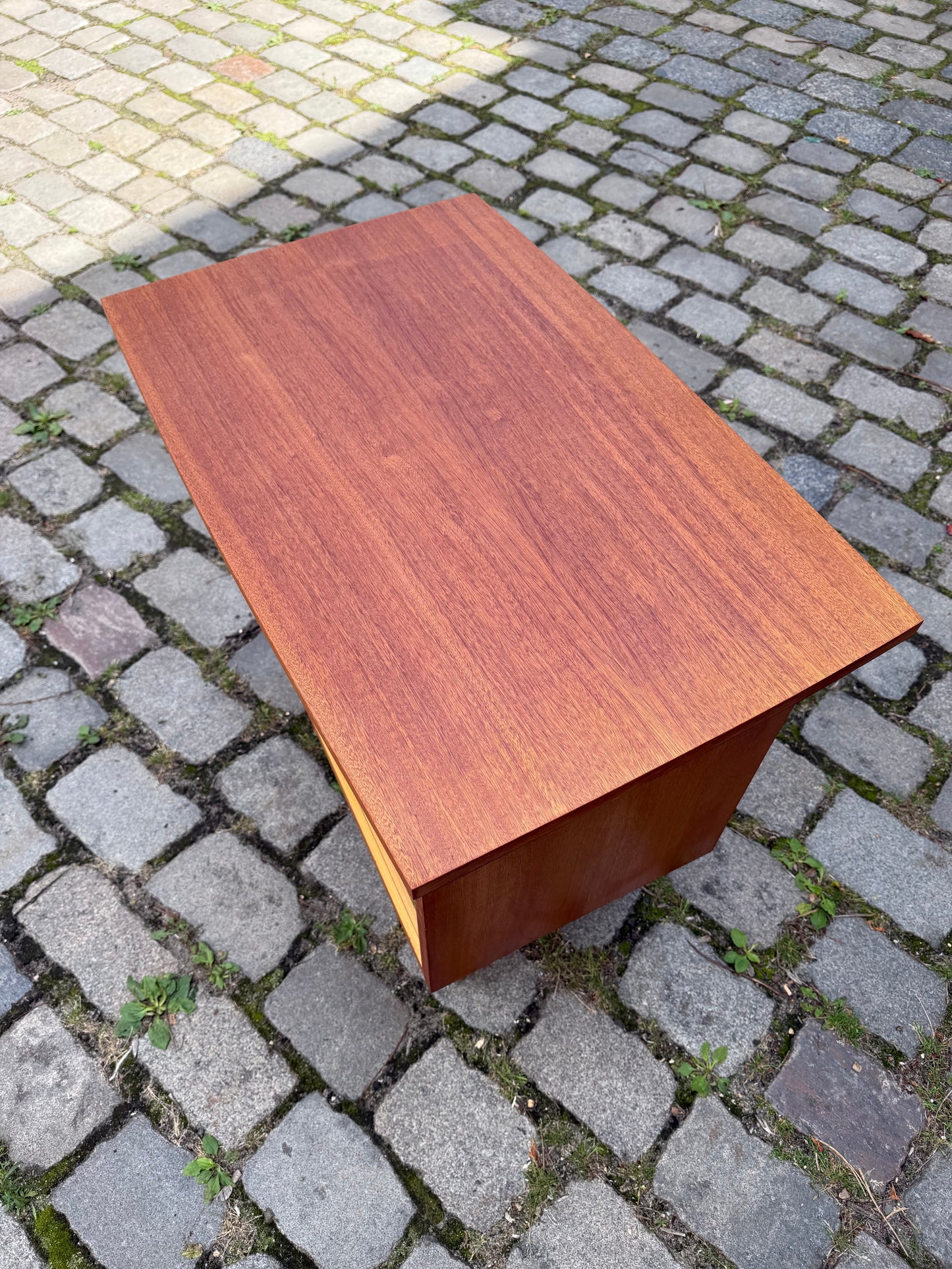 Vintage Fernsehvitrine Sapelli-Mahagoni mit Drehplatte, 60er Jahre