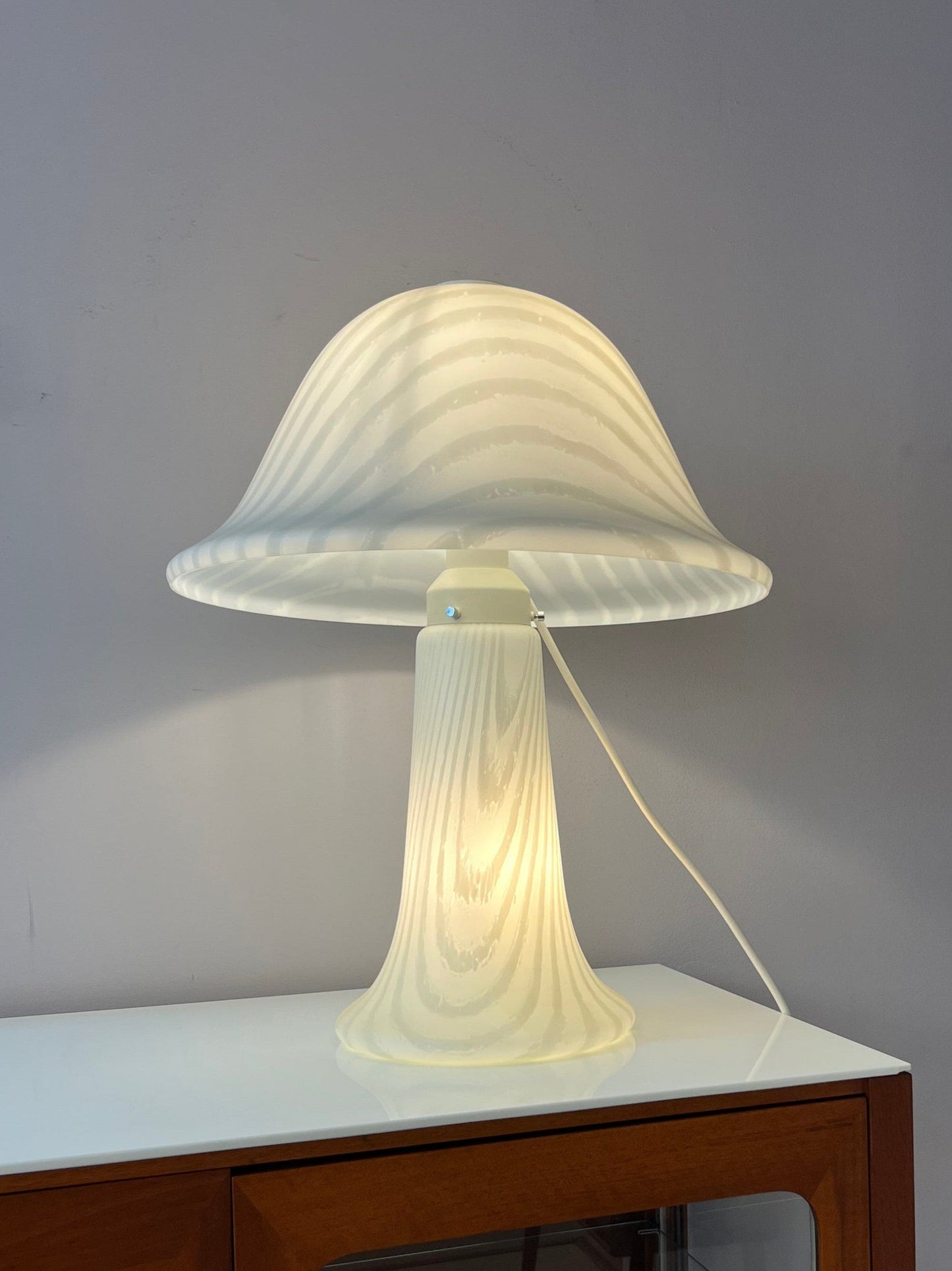 Vintage Pilzlampe von Peill+Putzler weiß Zebramuster