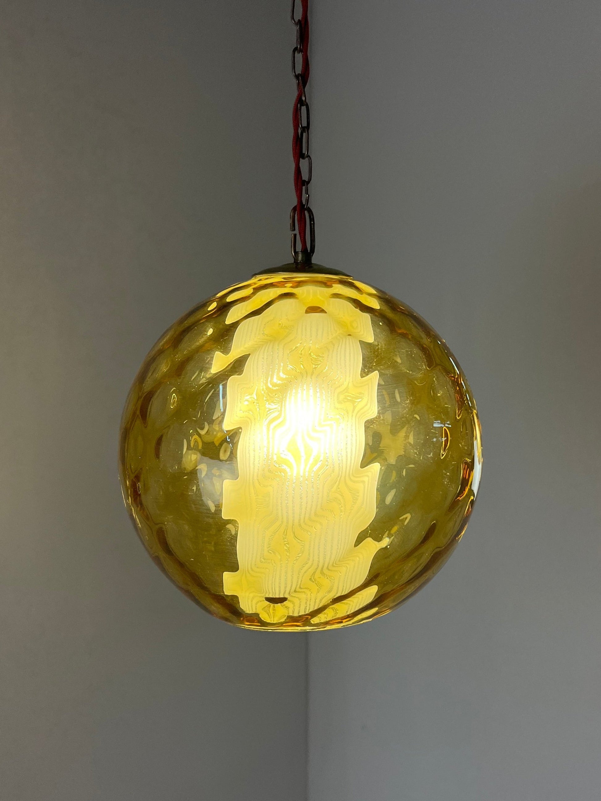 Kugellampe gelb Glas mit Kette aus Dänemark