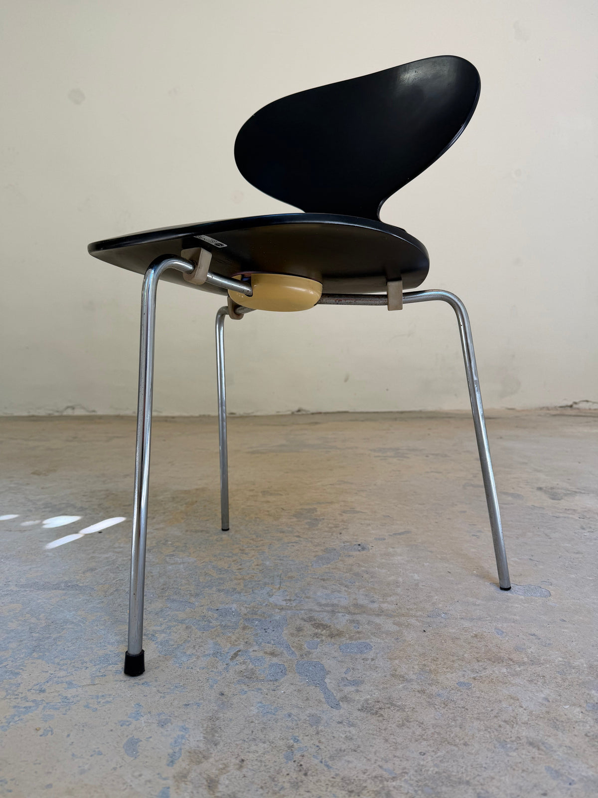 Vintage Stuhl "Ameise" dreibeinig von Arne Jacobsen für Fritz Hansen