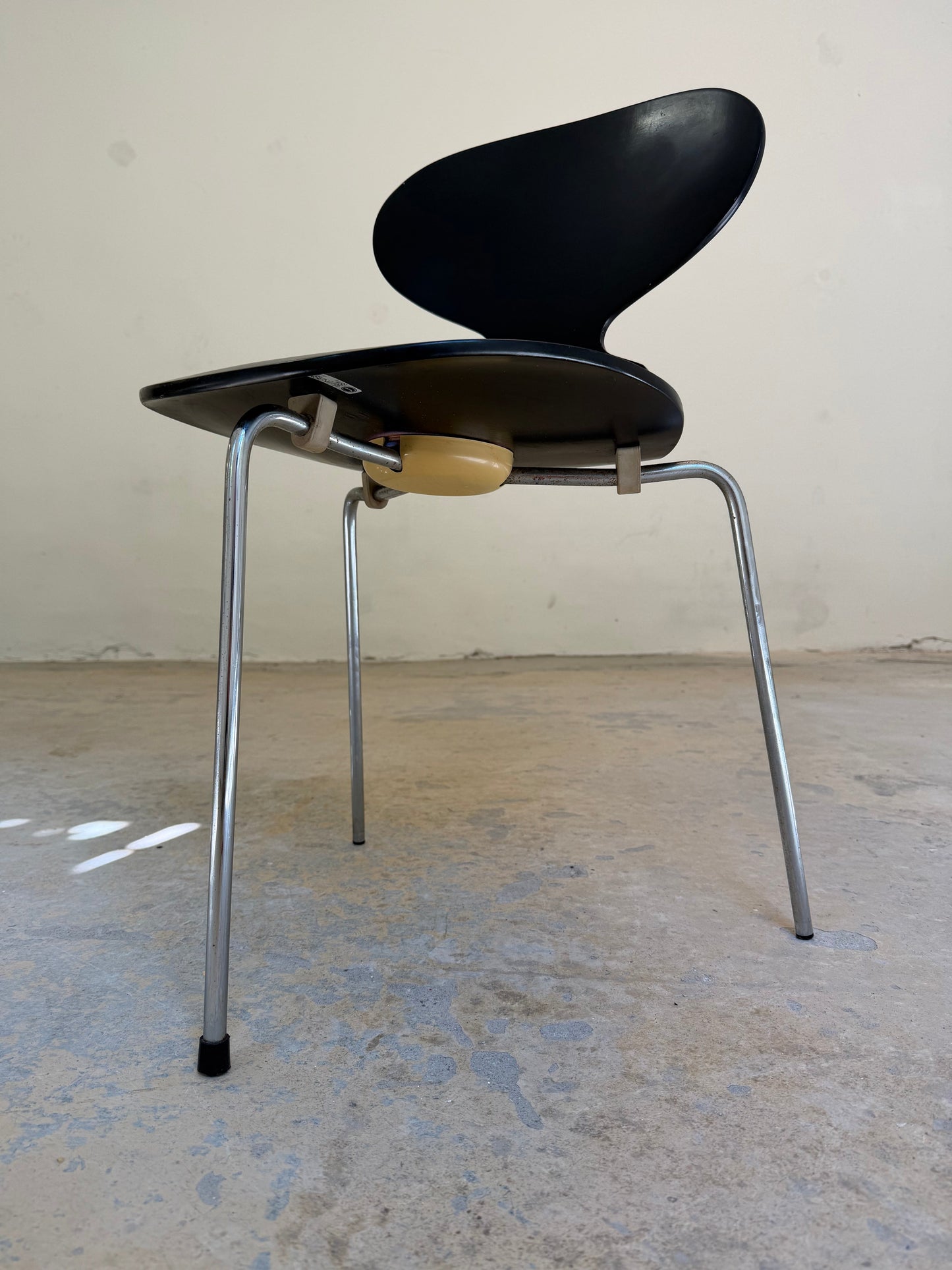 Vintage Stuhl "Ameise" dreibeinig von Arne Jacobsen für Fritz Hansen