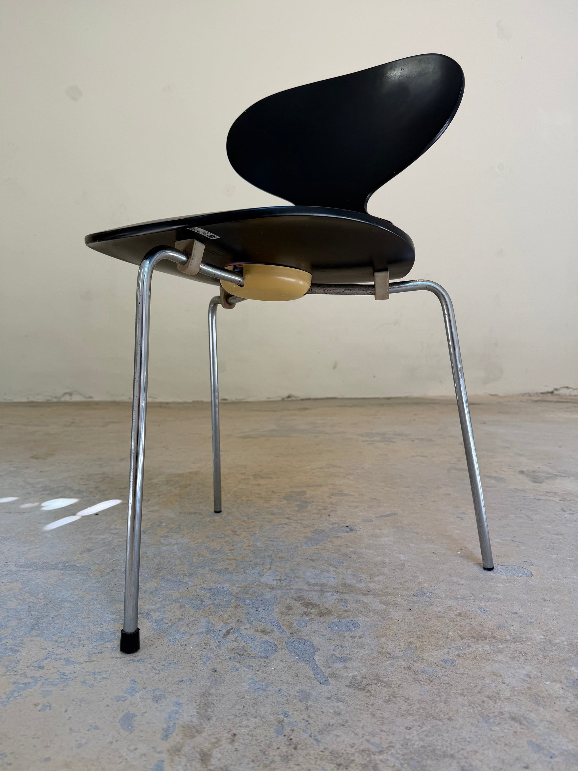 Vintage Stuhl "Ameise" dreibeinig von Arne Jacobsen für Fritz Hansen