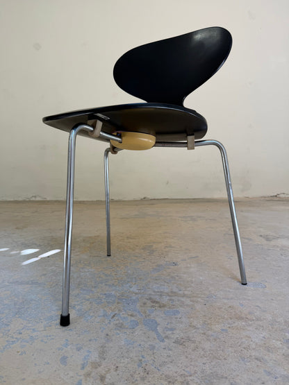 Vintage Stuhl "Ameise" dreibeinig von Arne Jacobsen für Fritz Hansen