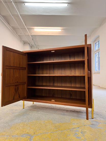 Vintage Schrank aus Teak, Dänemark, goldene Metallfüße