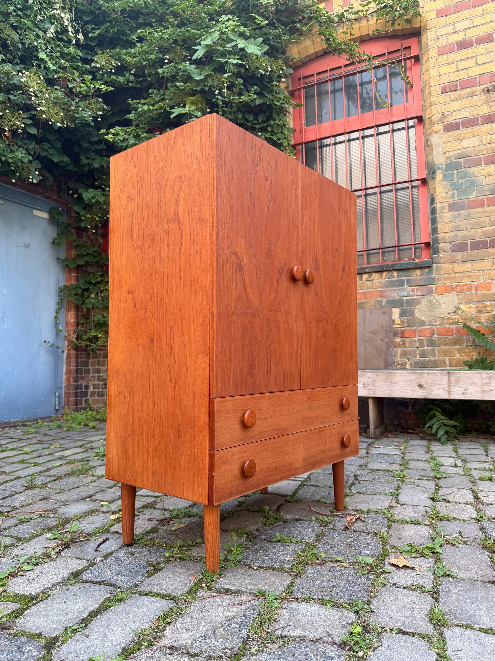 Vintage Kommode Teak mit runden Griffen aus Dänemark