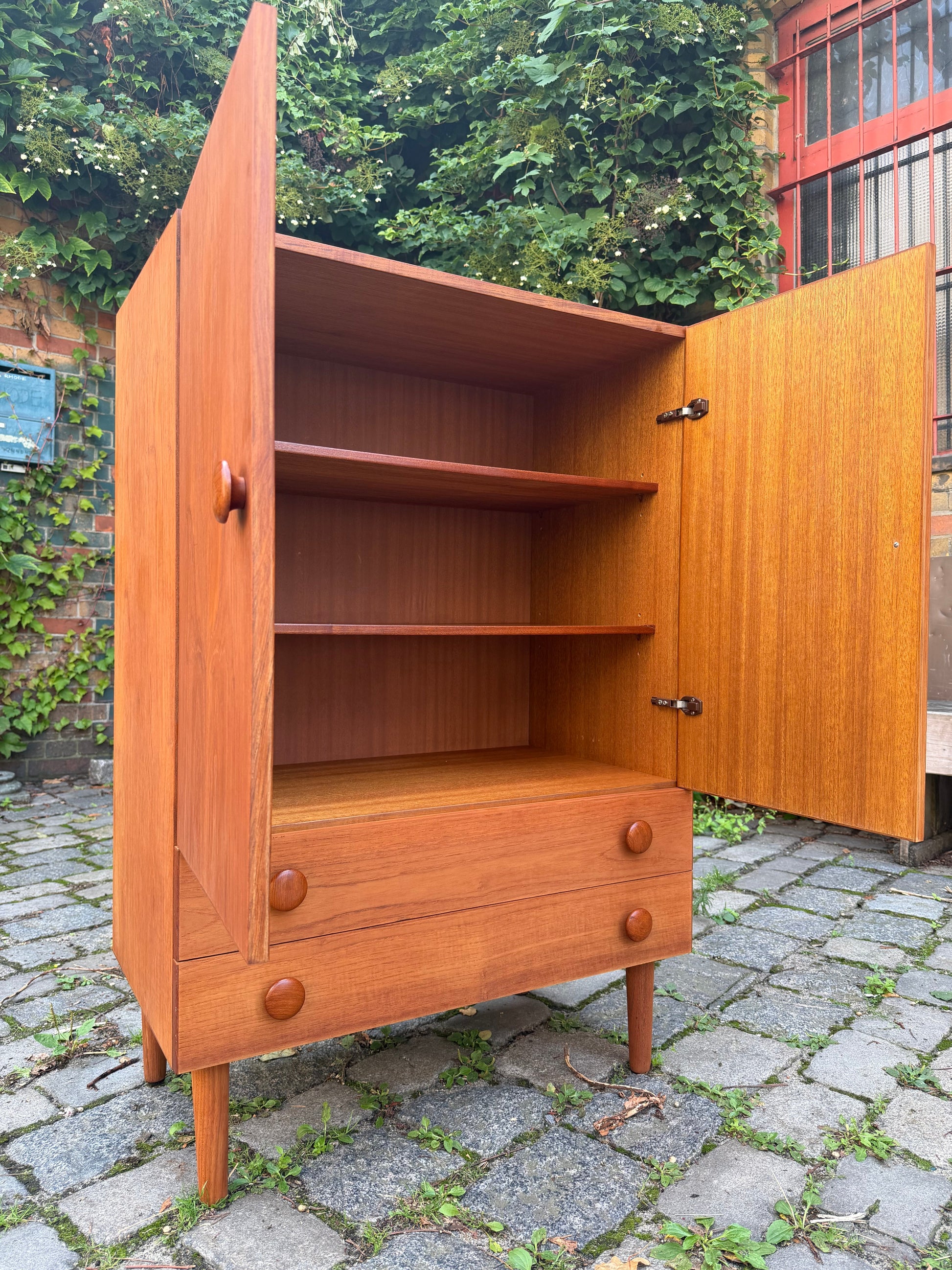 Vintage Kommode Teak mit runden Griffen aus Dänemark
