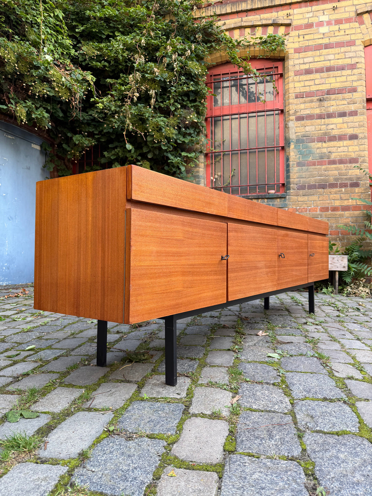 Vintage Sideboard Teak mit Schloss, 240 cm, Mid-Century Modern