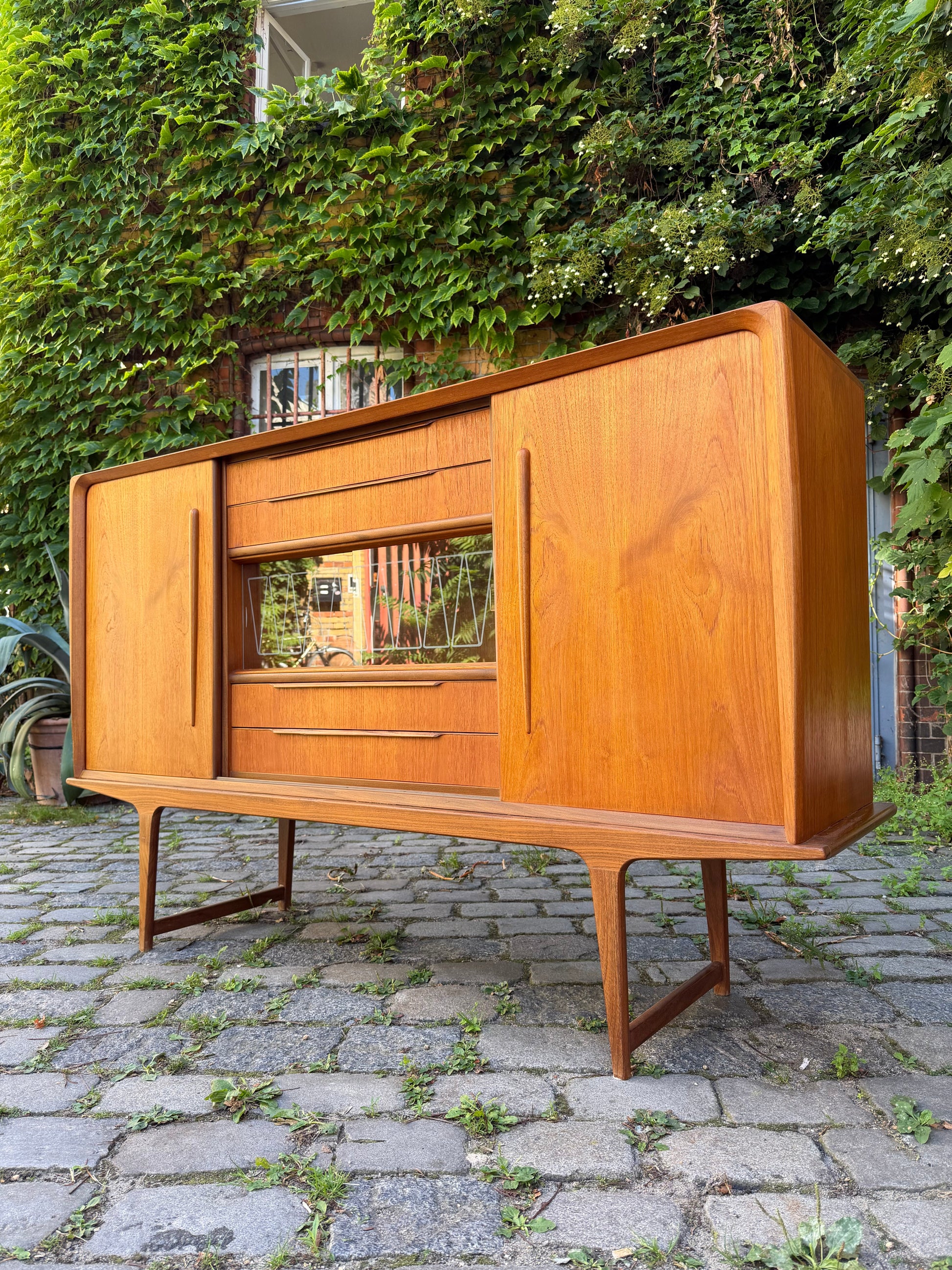 Vintage Highboard Teak mit Vitrine und Minibar aus Dänemark
