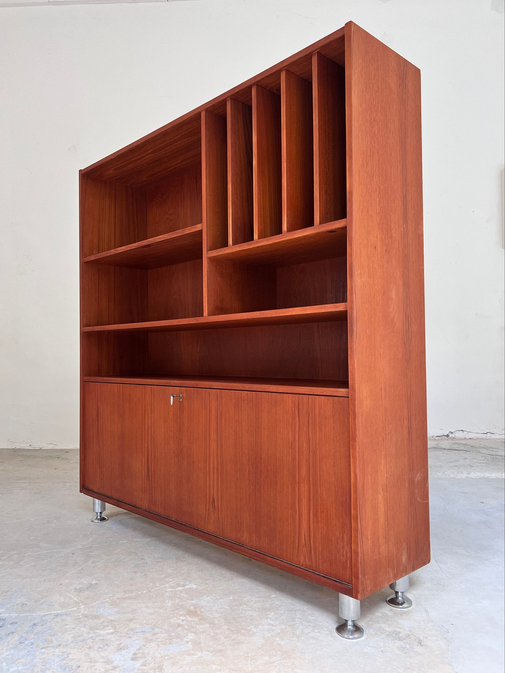 Vintage Bücherregal mit Klappfach Teak aus Dänemark