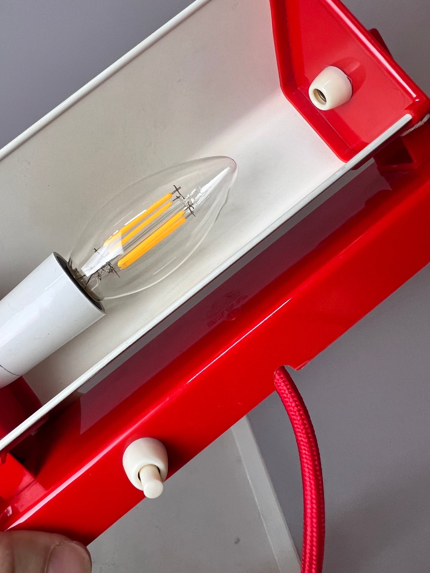 Vintage Wandleuchte rot gold von Lyfa