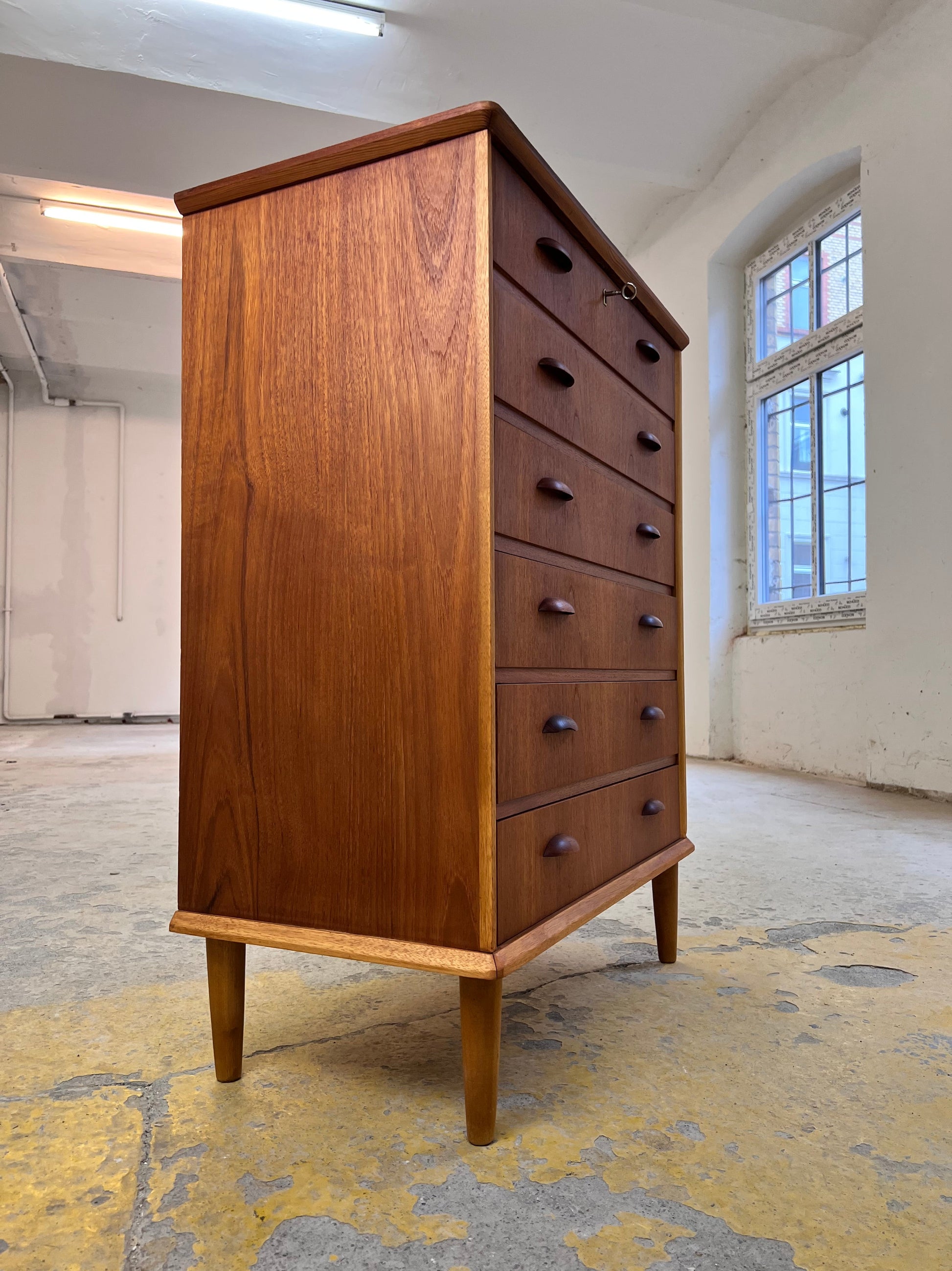 Vintage Kommode Teak mit Muschelgriffen