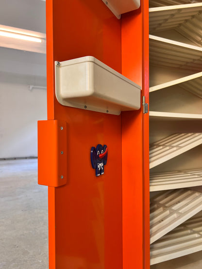 Vintage Schuhschrank orange von Schönbuch