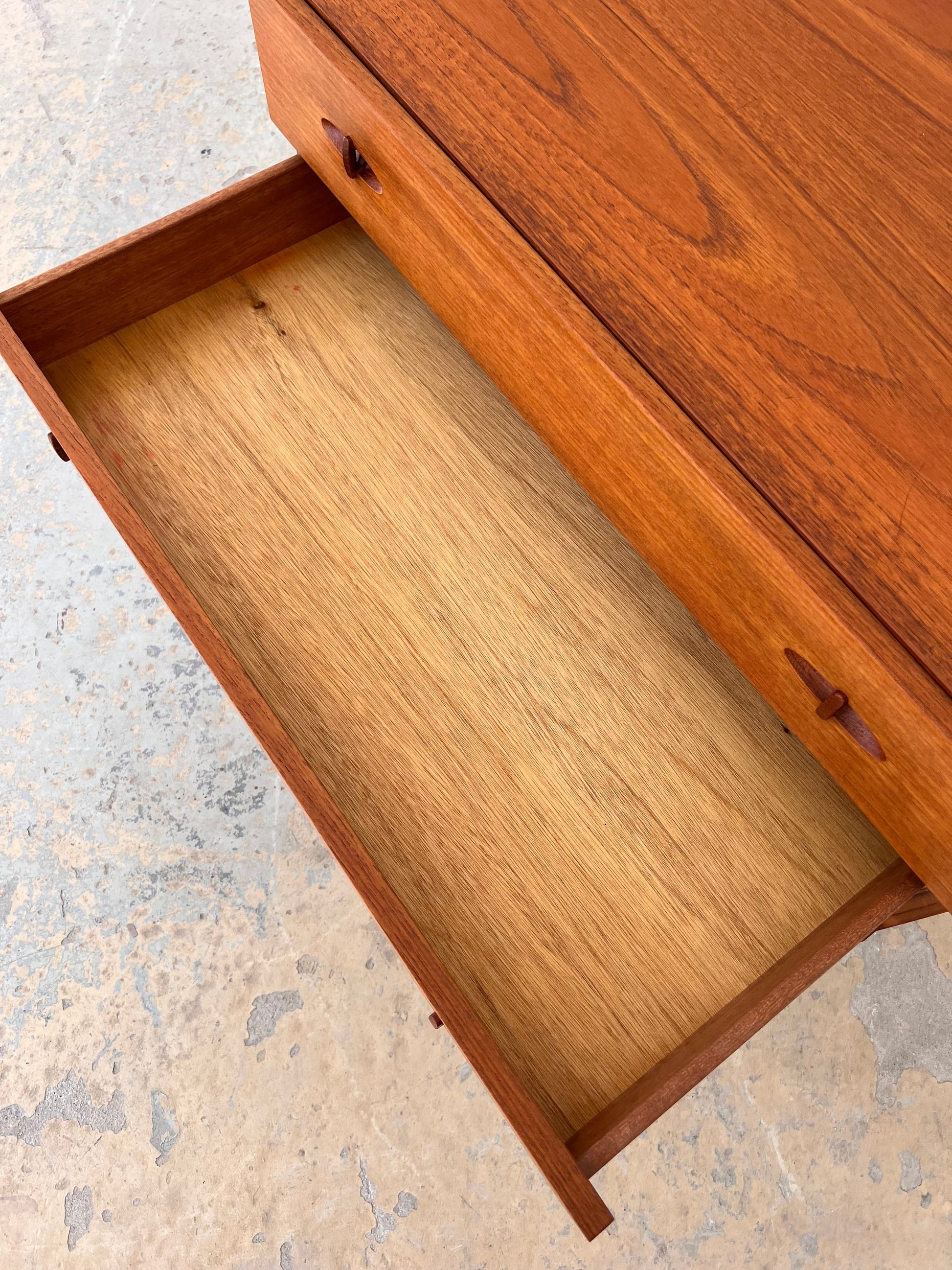 Vintage Kommode aus Teak mit neuen Chromfüßen von H. W. Klein für Bramin