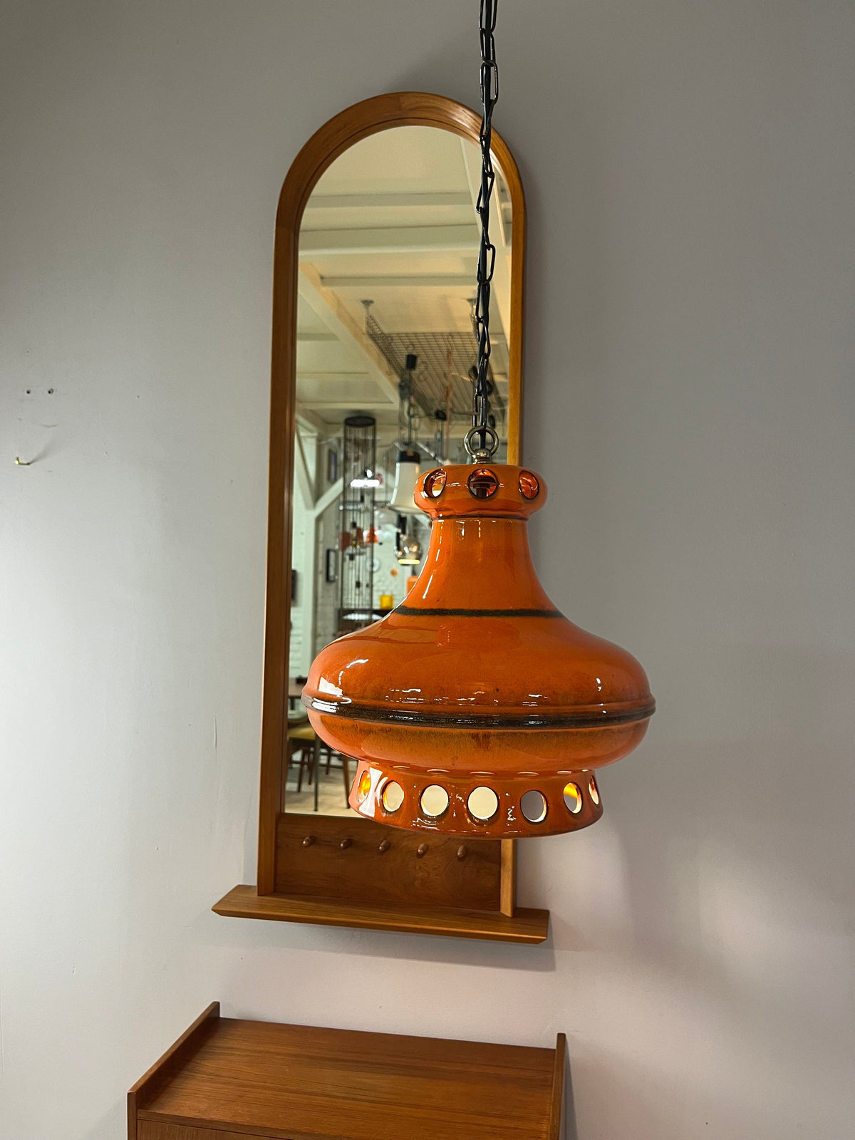 Vintage Keramiklampe orange mit Kette aus Westdeutschland