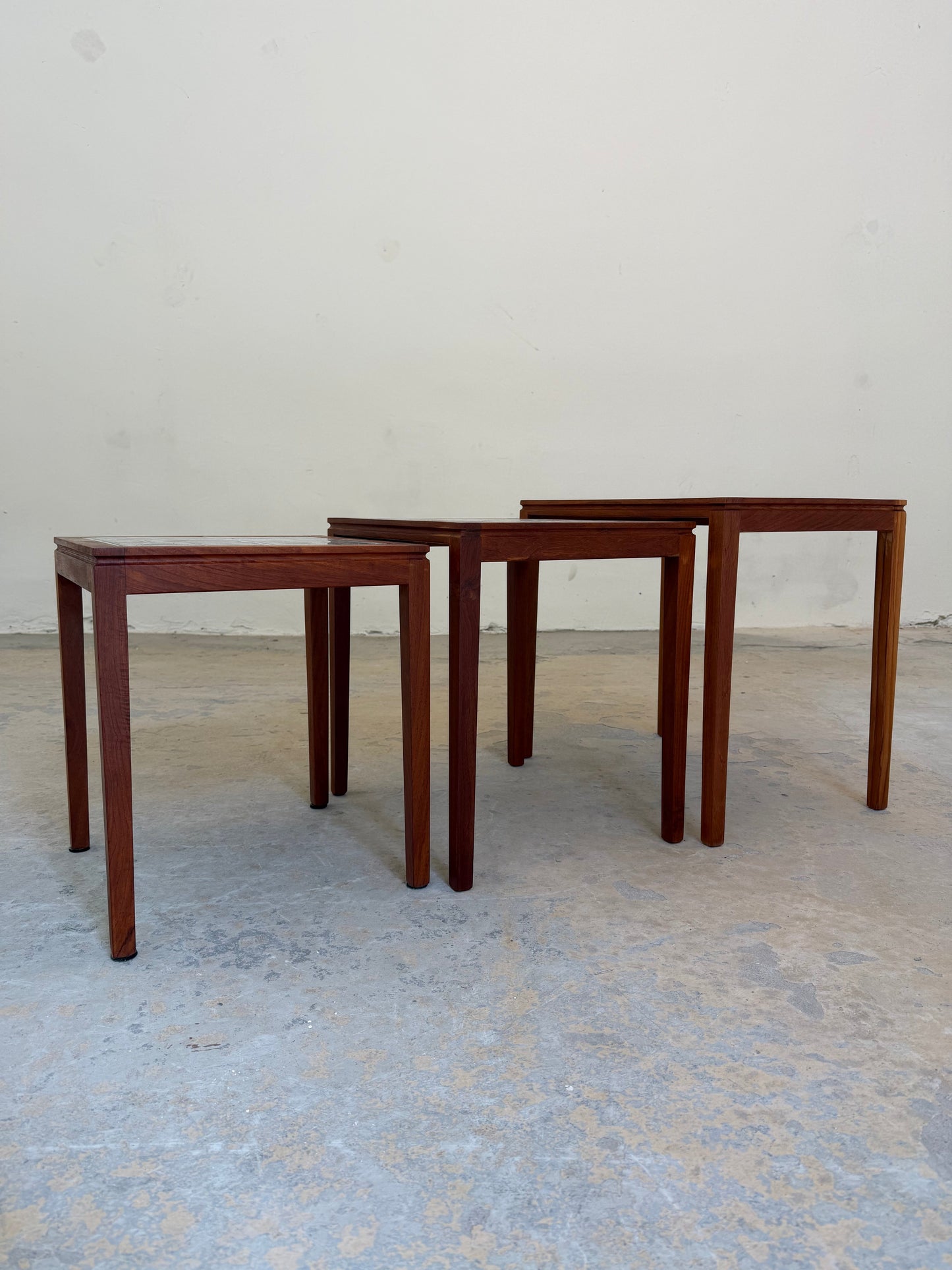 Set von 3 Vintage Satztisch Teak und Fliesen aus Dänemark