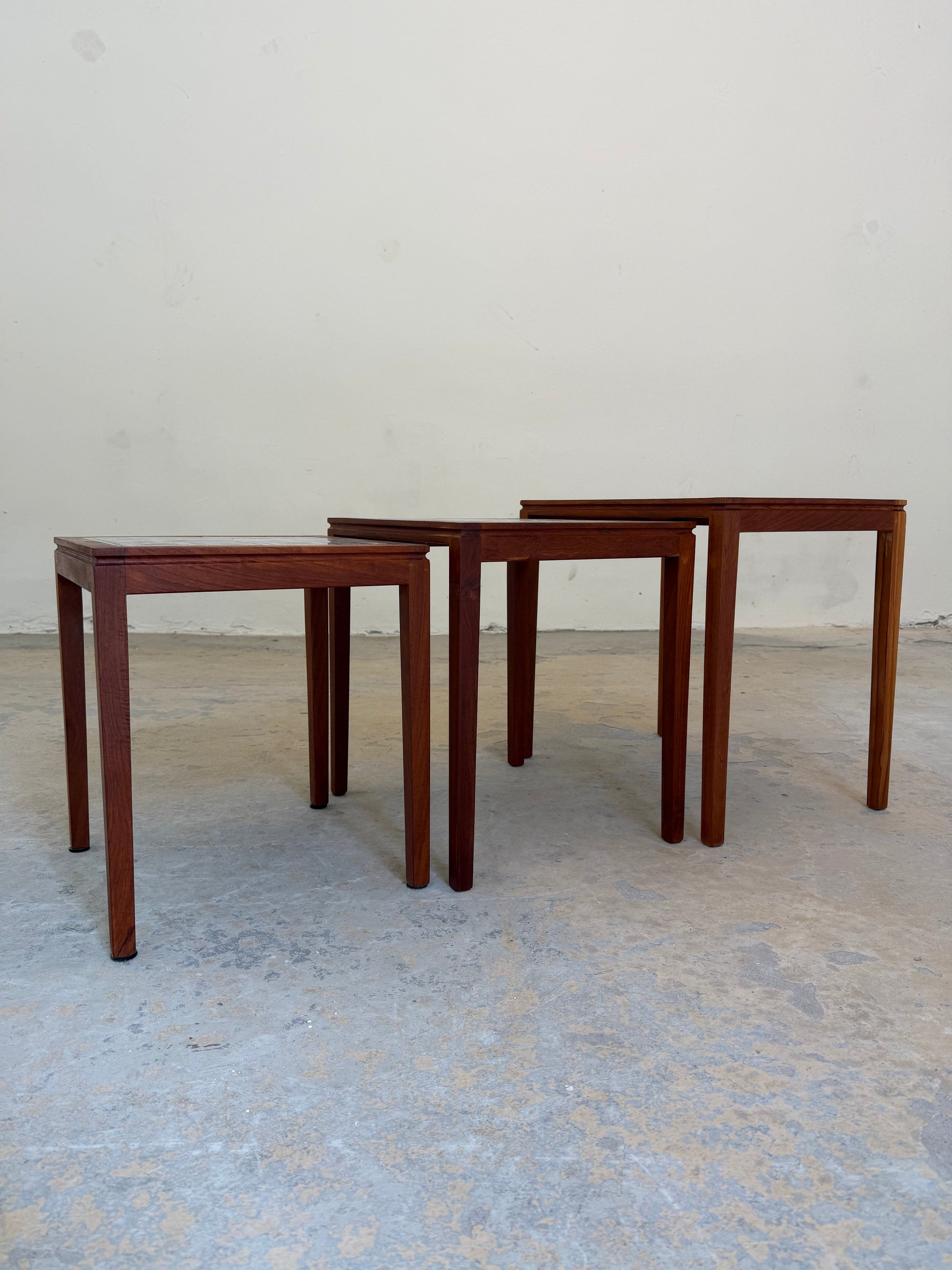 Set von 3 Vintage Satztisch Teak und Fliesen aus Dänemark