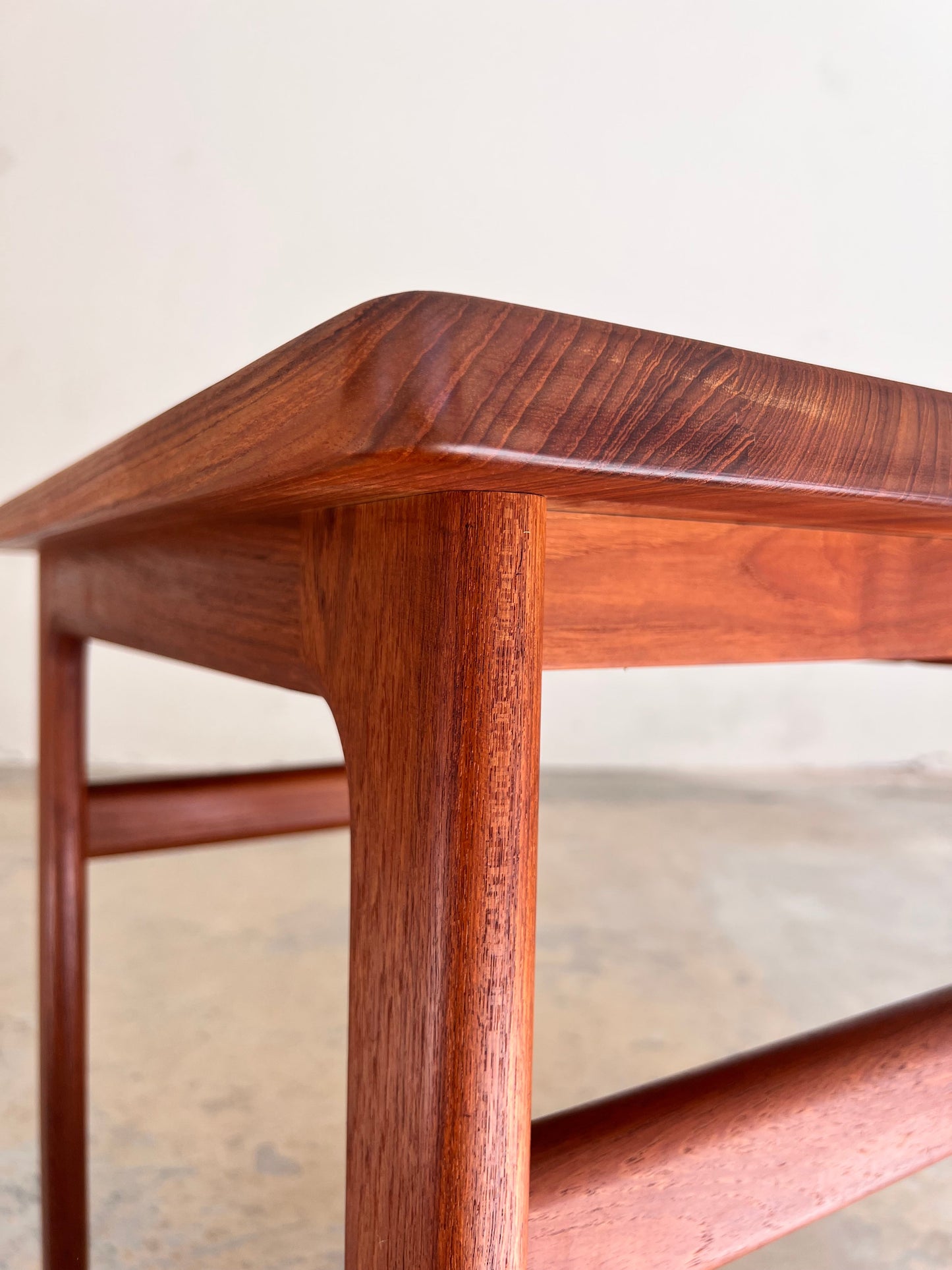 Vintage Beistelltisch Teak von Niels Bach