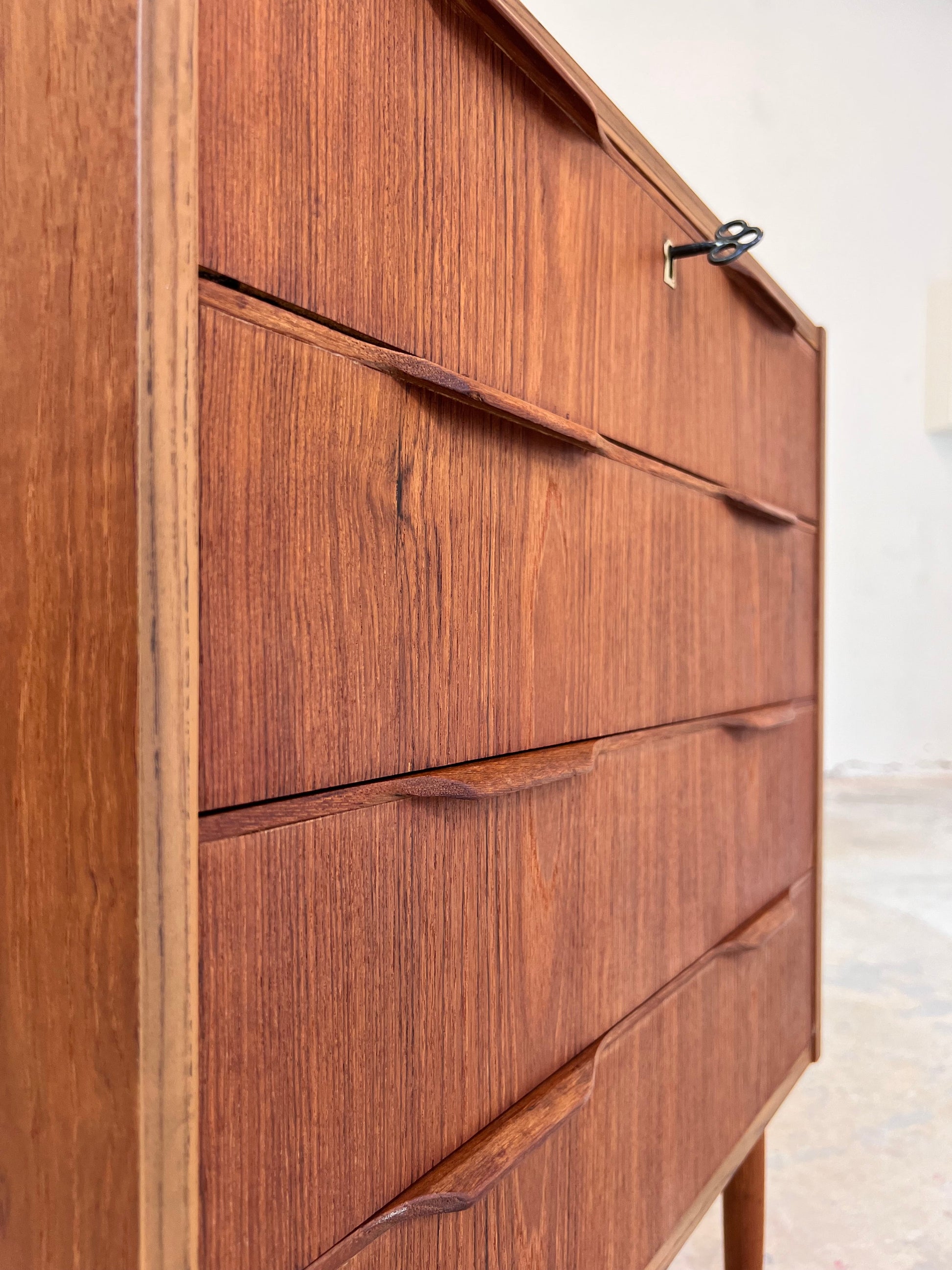 Vintage Kommode Teak mit Schloss aus Dänemark