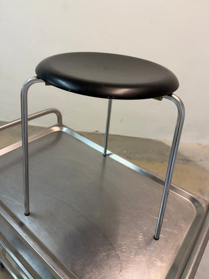 Vintage Hocker "Dot" schwarz Chrom von Arne Jacobsen für Fritz Hansen