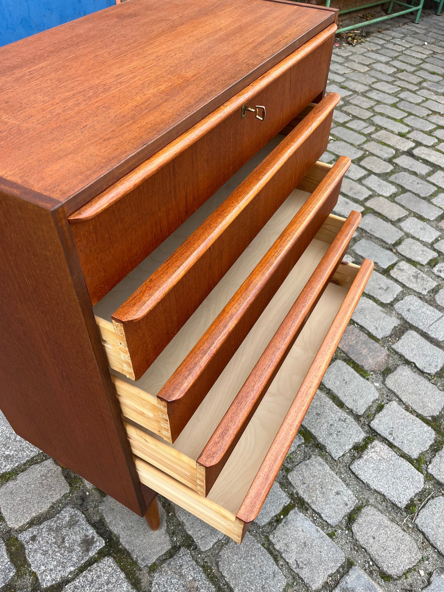 Vintage Kommode Teak mit Schloss aus Dänemark