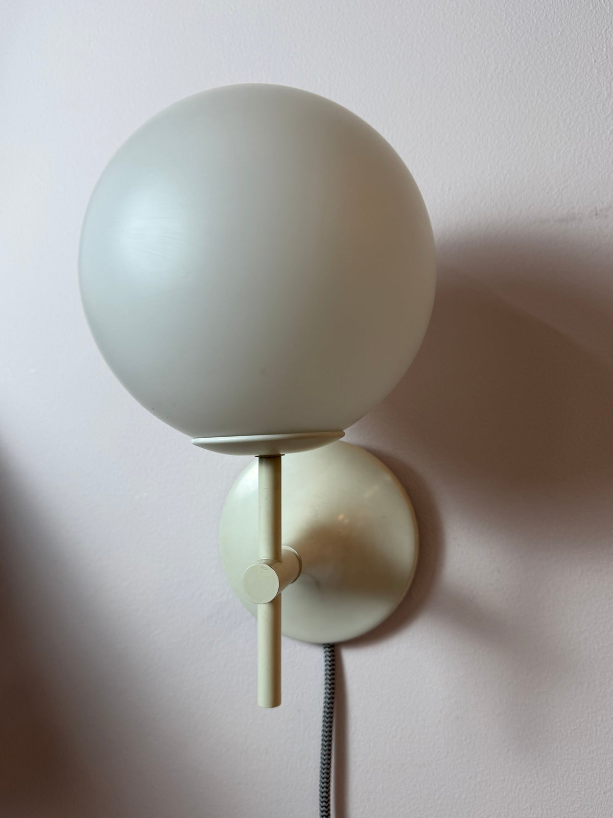 Vintage Wandlampe Opalglas von Max Bill für Temde