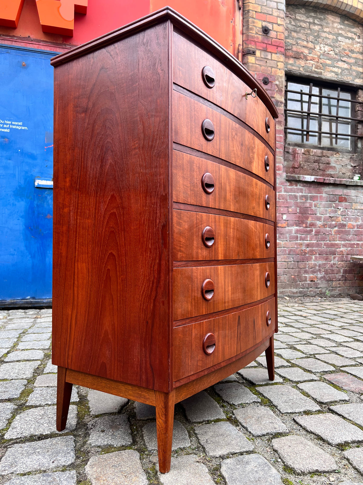 Vintage Kommode Teak gerundete Front Dänemark