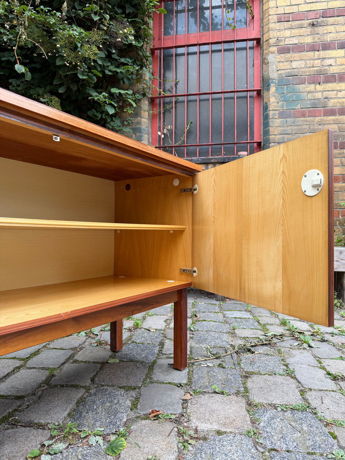 Vintage Sideboard mit Schloss aus Dänemark, Mid-Century