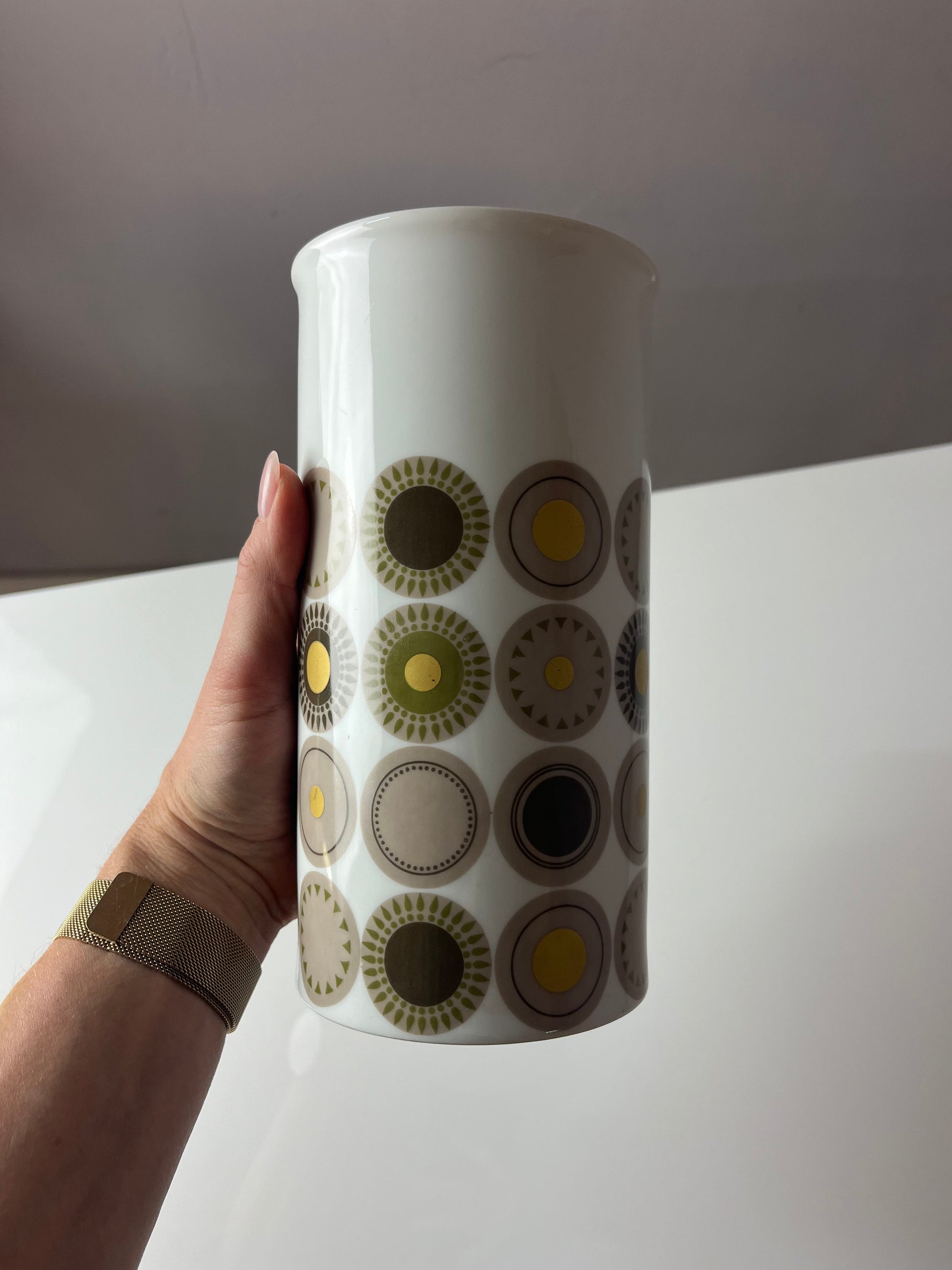 Vase Medaillon weiß Porzellan von Hans Theo Baumann für Thomas