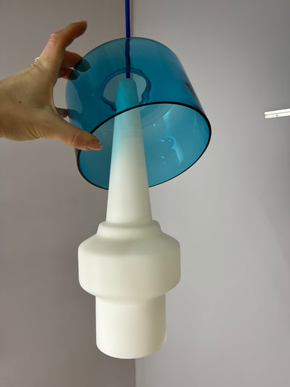 Vintage Hängelampe blau-weiß Opalglas von Hyllinge Glasbruk